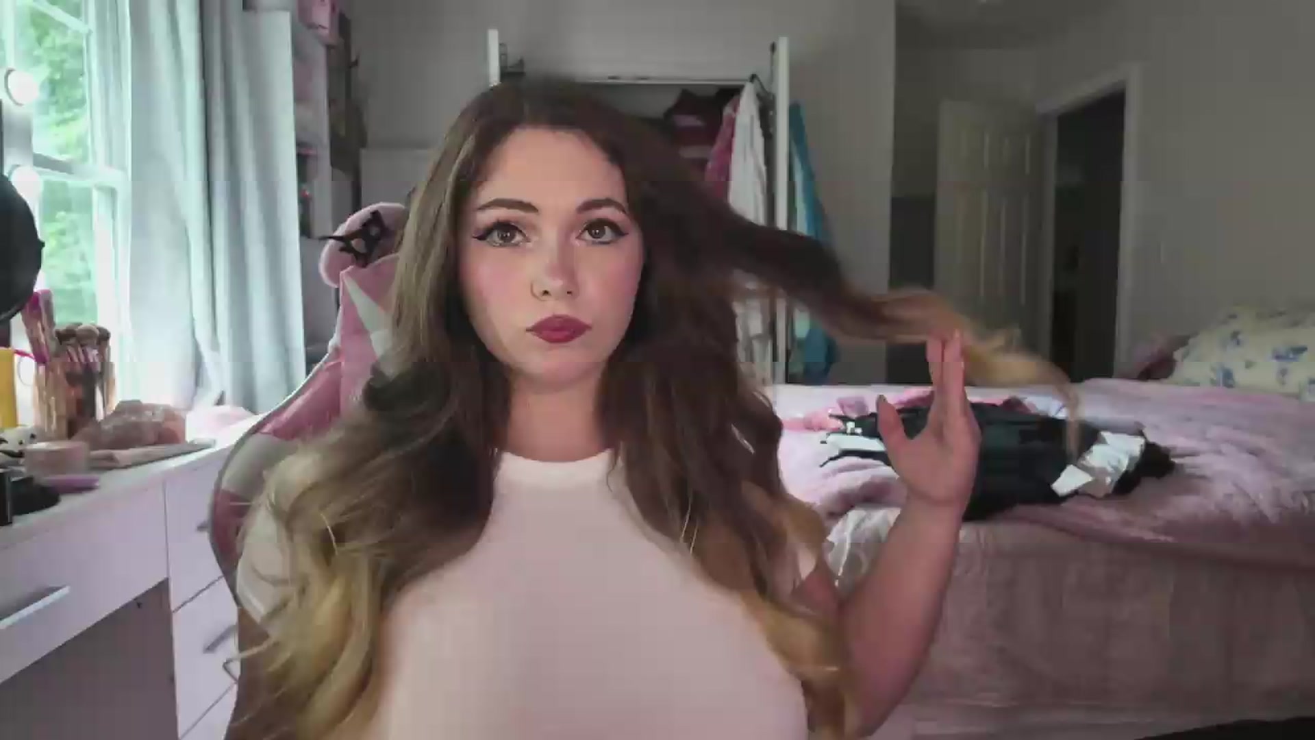 Gallery image thumbnail from lolypopbubble's myfreecams stream on, 08/07/2026, 20:41 image 16 of 20