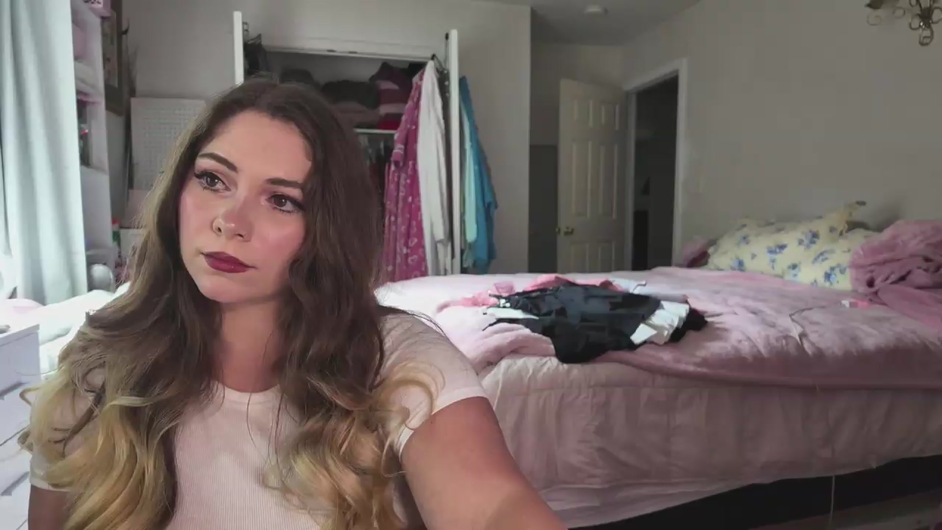 Gallery image thumbnail from lolypopbubble's myfreecams stream on, 08/07/2026, 20:41 image 9 of 20