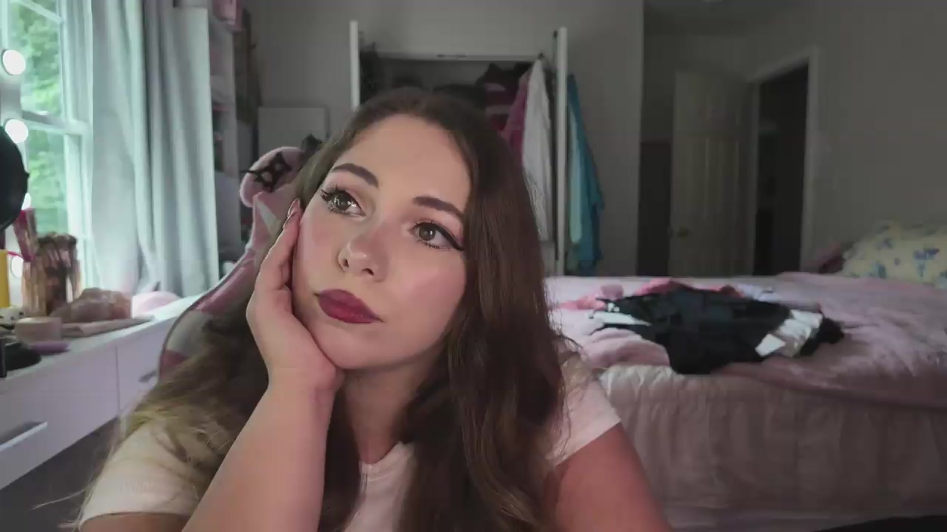 Gallery image thumbnail from lolypopbubble's myfreecams stream on, 08/07/2026, 20:41 image 17 of 20
