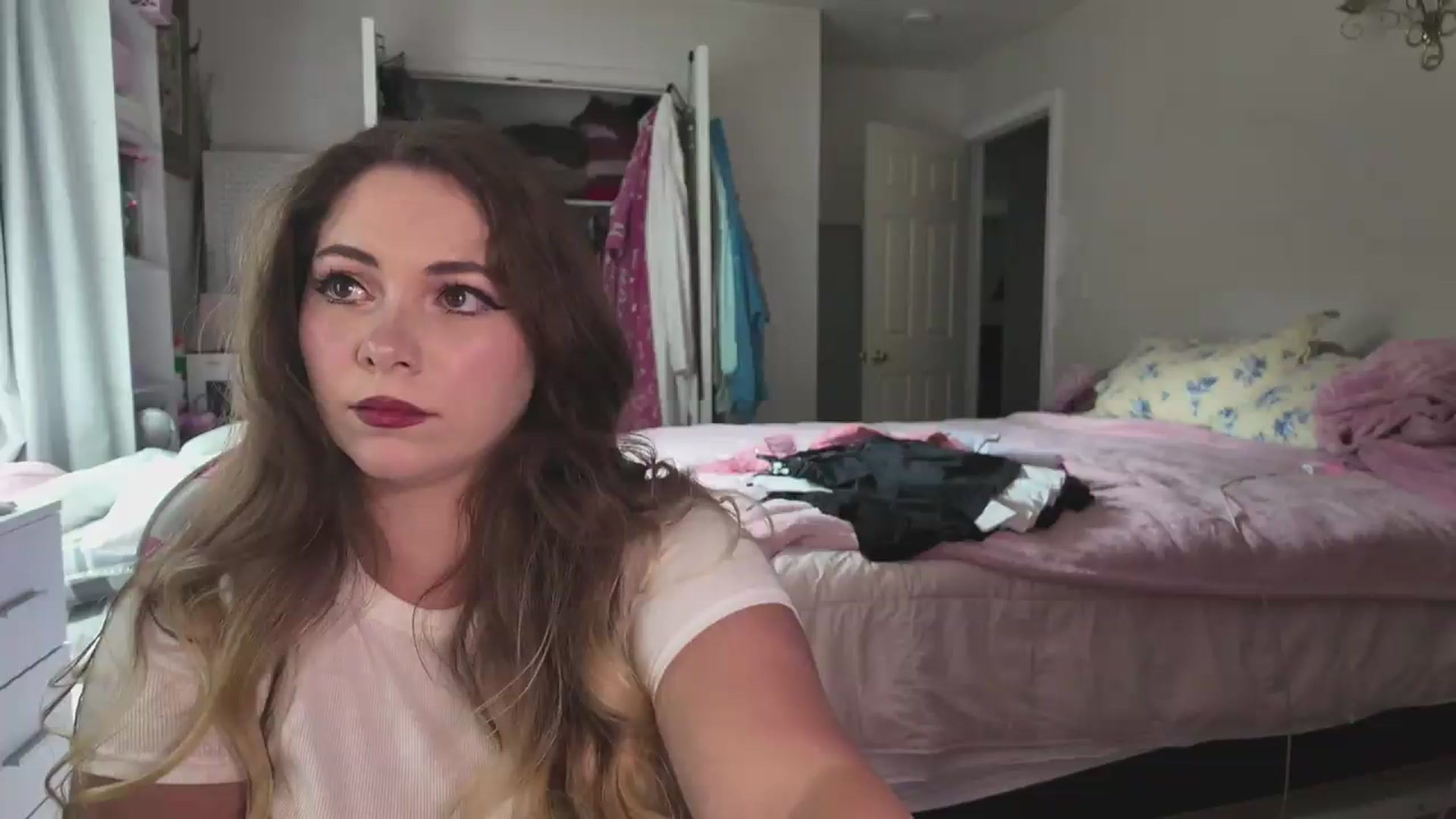 Gallery image thumbnail from lolypopbubble's myfreecams stream on, 08/07/2026, 20:41 image 13 of 20