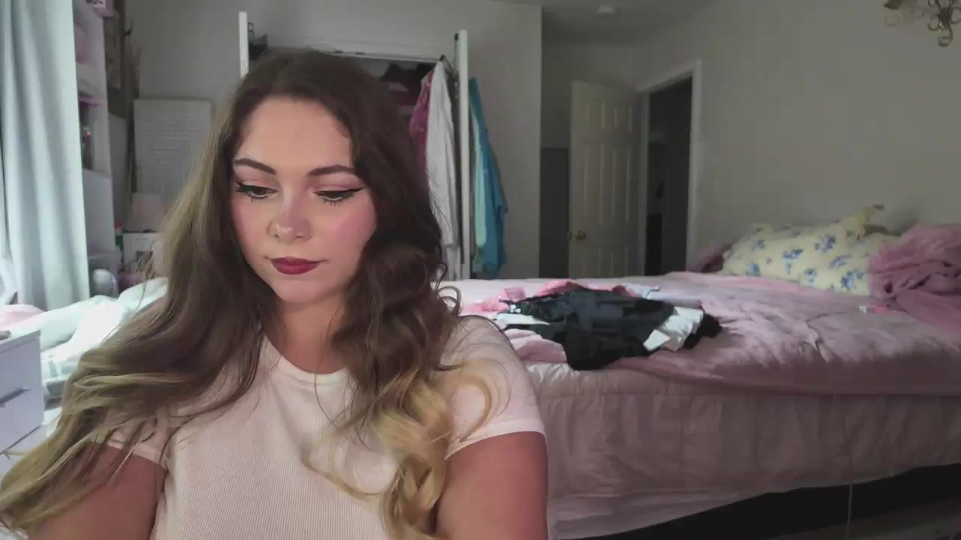 Gallery image thumbnail from lolypopbubble's myfreecams stream on, 08/07/2026, 20:41 image 11 of 20