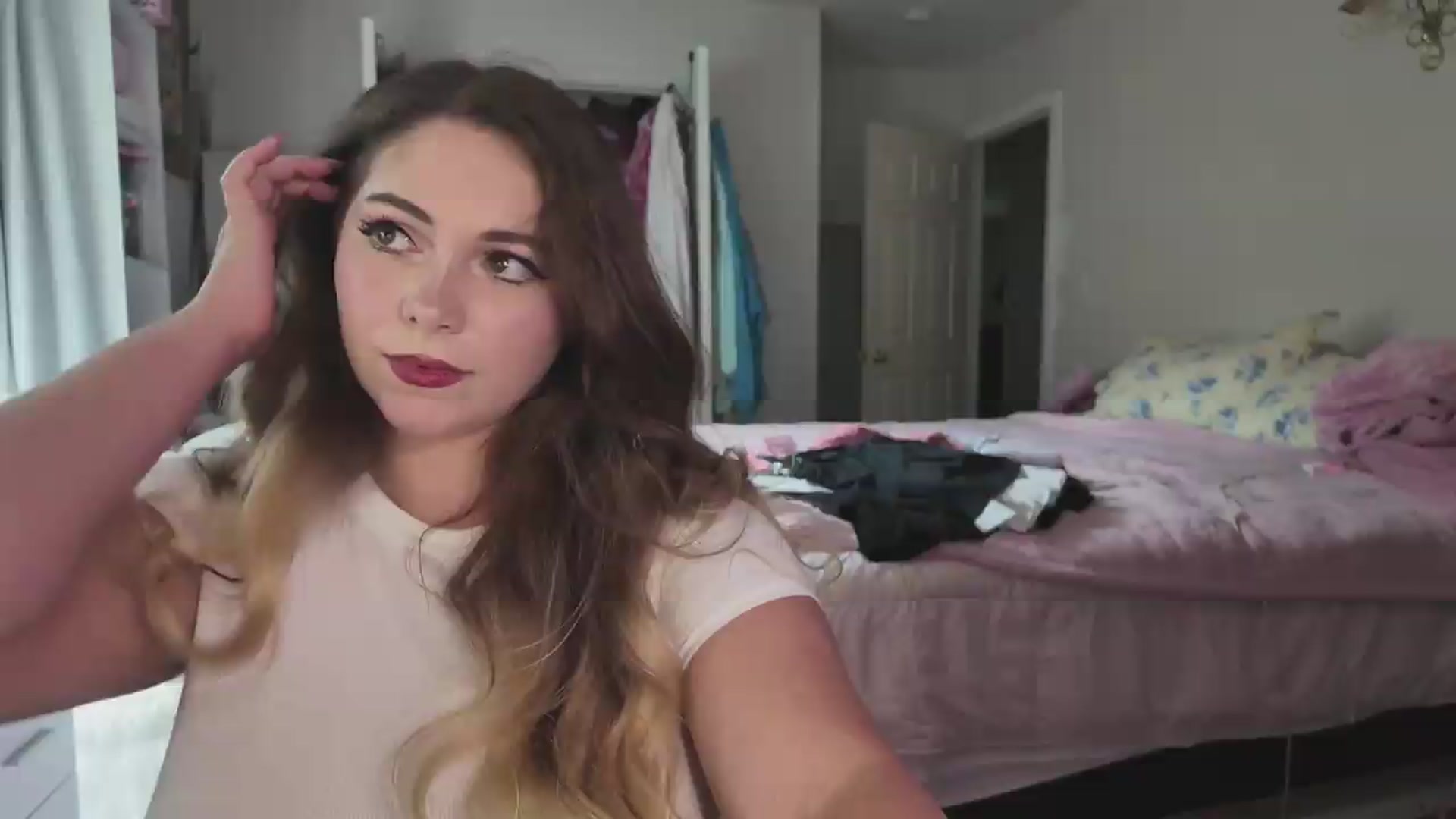 Gallery image thumbnail from lolypopbubble's myfreecams stream on, 08/07/2026, 20:41 image 15 of 20