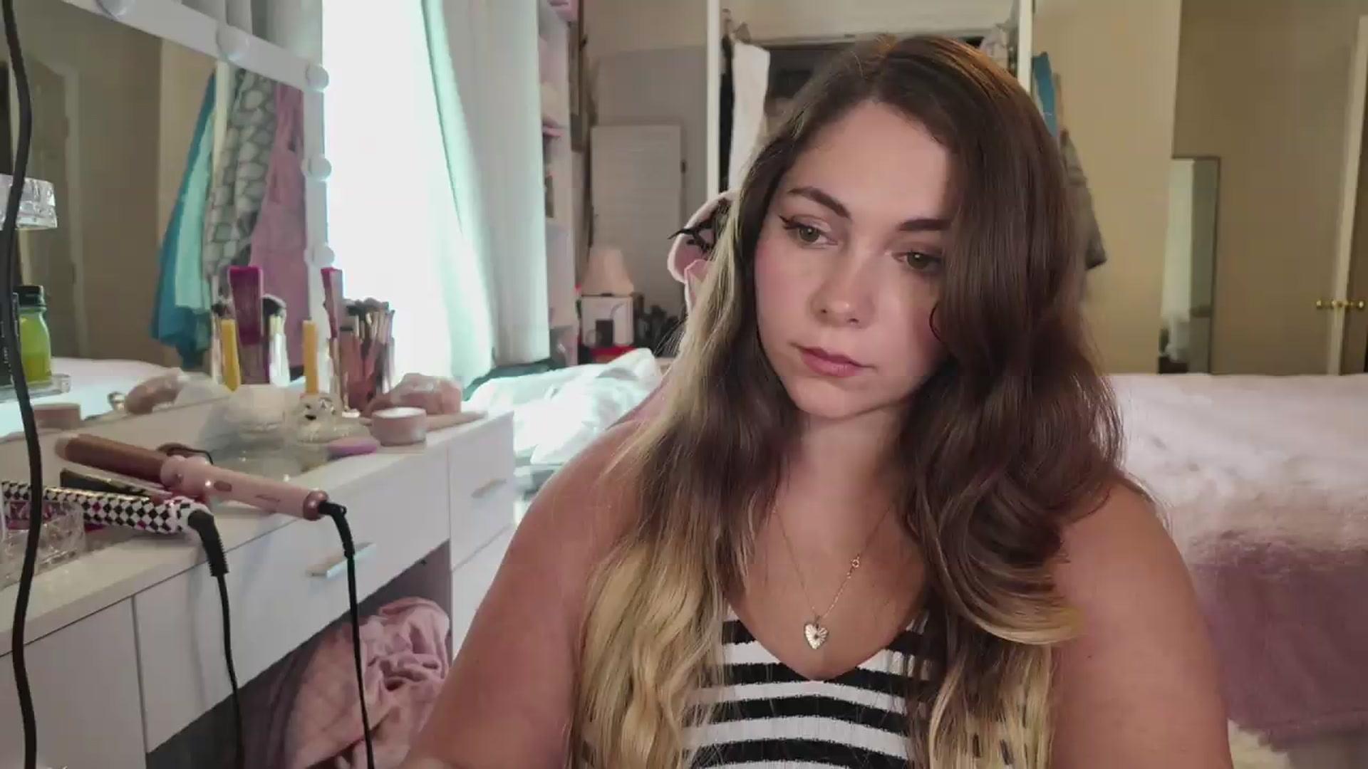 Gallery image thumbnail from lolypopbubble's myfreecams stream on, 08/11/2026, 20:53 image 3 of 20