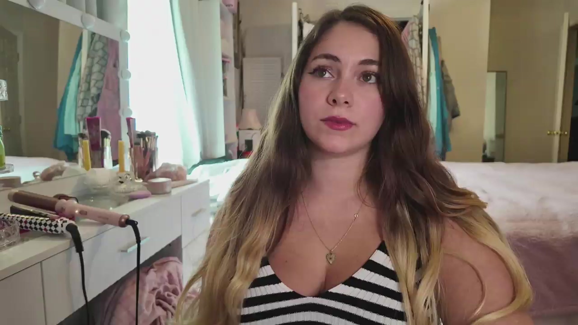 Gallery image thumbnail from lolypopbubble's myfreecams stream on, 08/11/2026, 20:53 image 10 of 20
