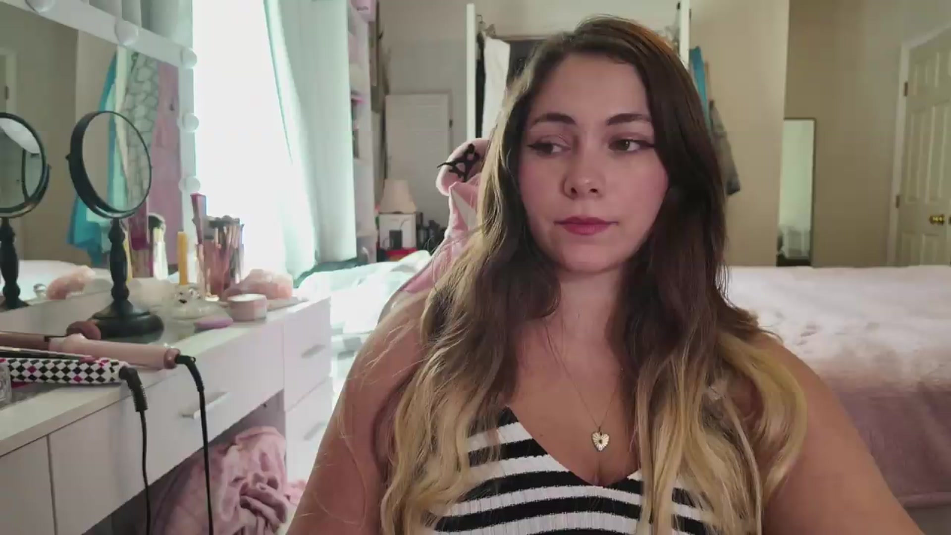 Gallery image thumbnail from lolypopbubble's myfreecams stream on, 08/11/2026, 20:53 image 15 of 20