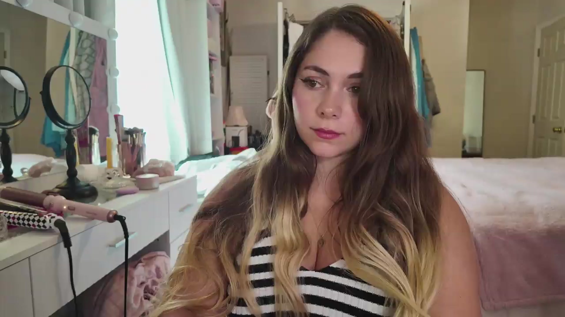 Gallery image thumbnail from lolypopbubble's myfreecams stream on, 08/11/2026, 20:53 image 11 of 20