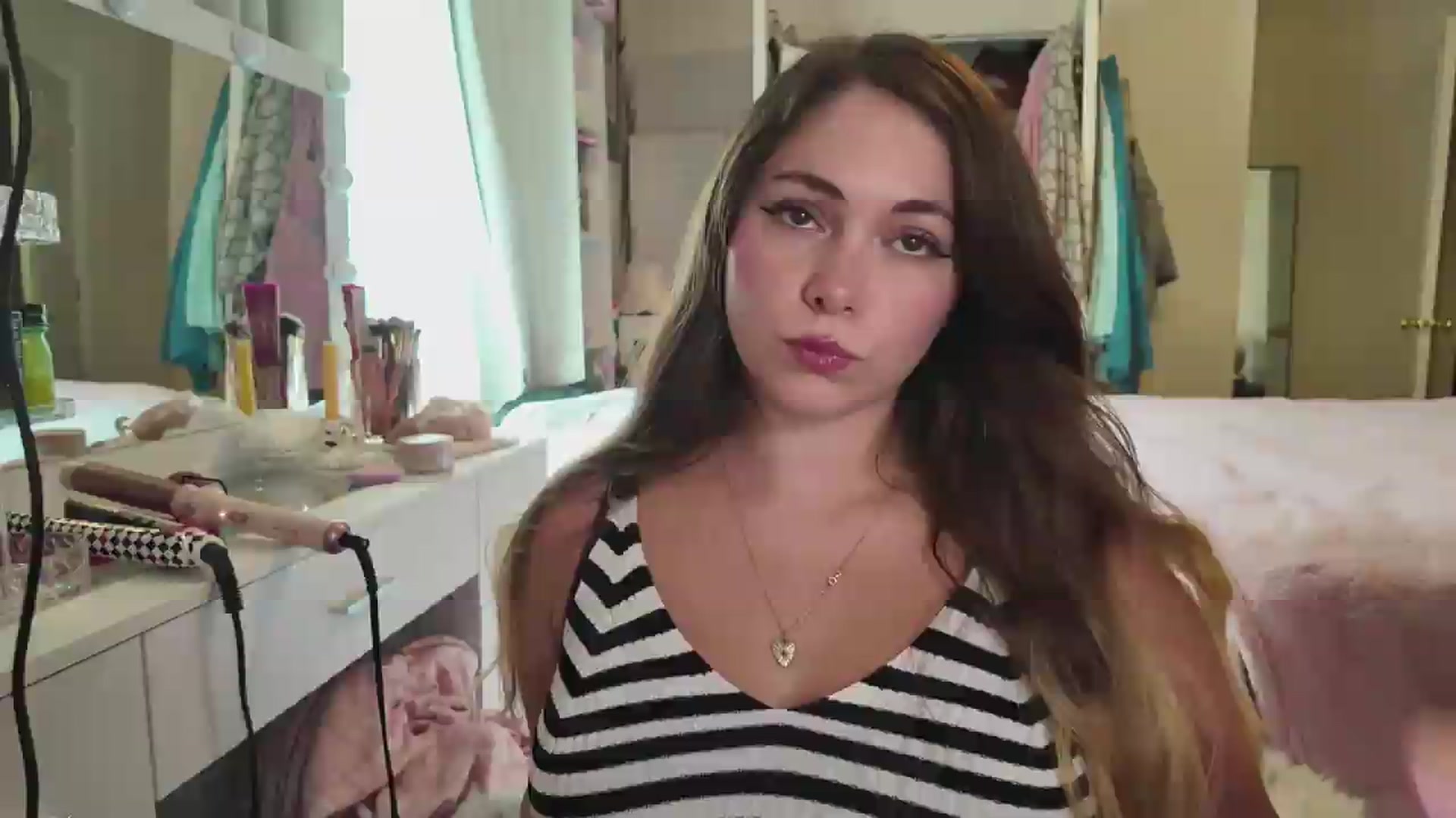 Gallery image thumbnail from lolypopbubble's myfreecams stream on, 08/11/2026, 20:53 image 4 of 20