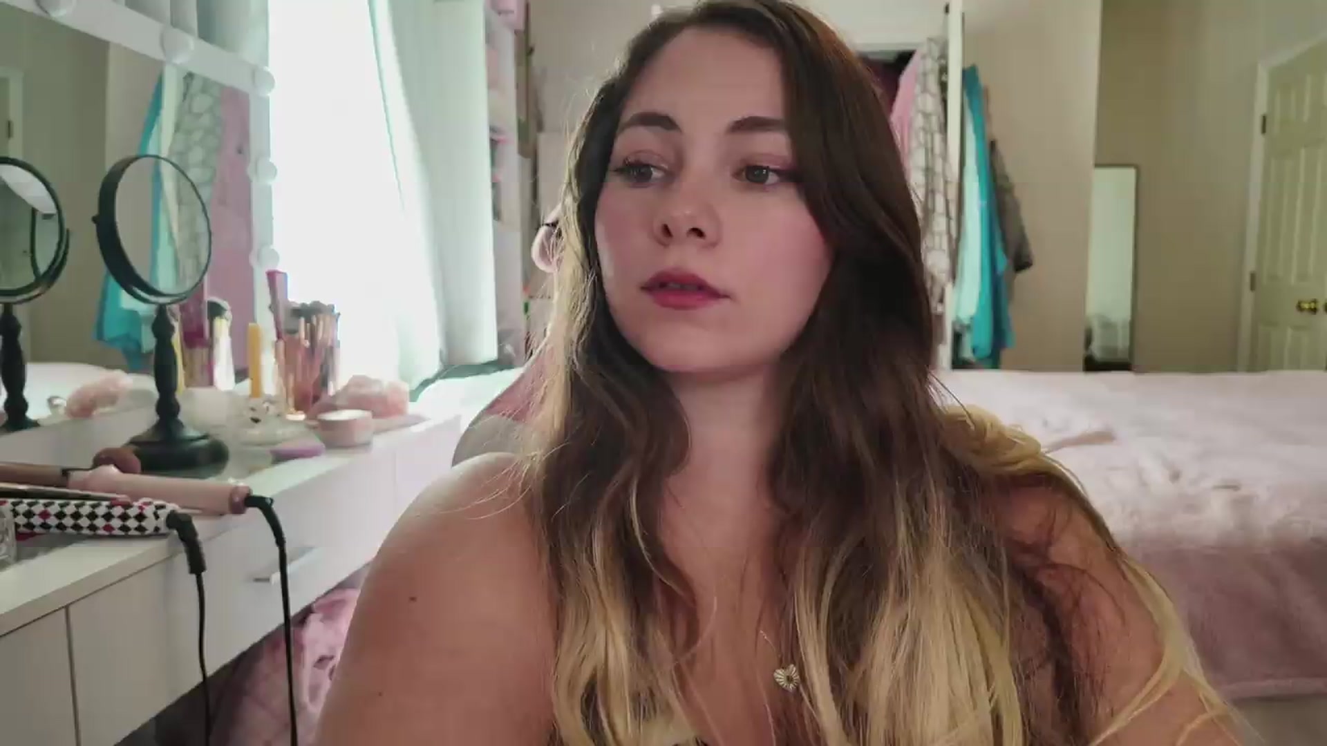 Gallery image thumbnail from lolypopbubble's myfreecams stream on, 08/11/2026, 20:53 image 19 of 20