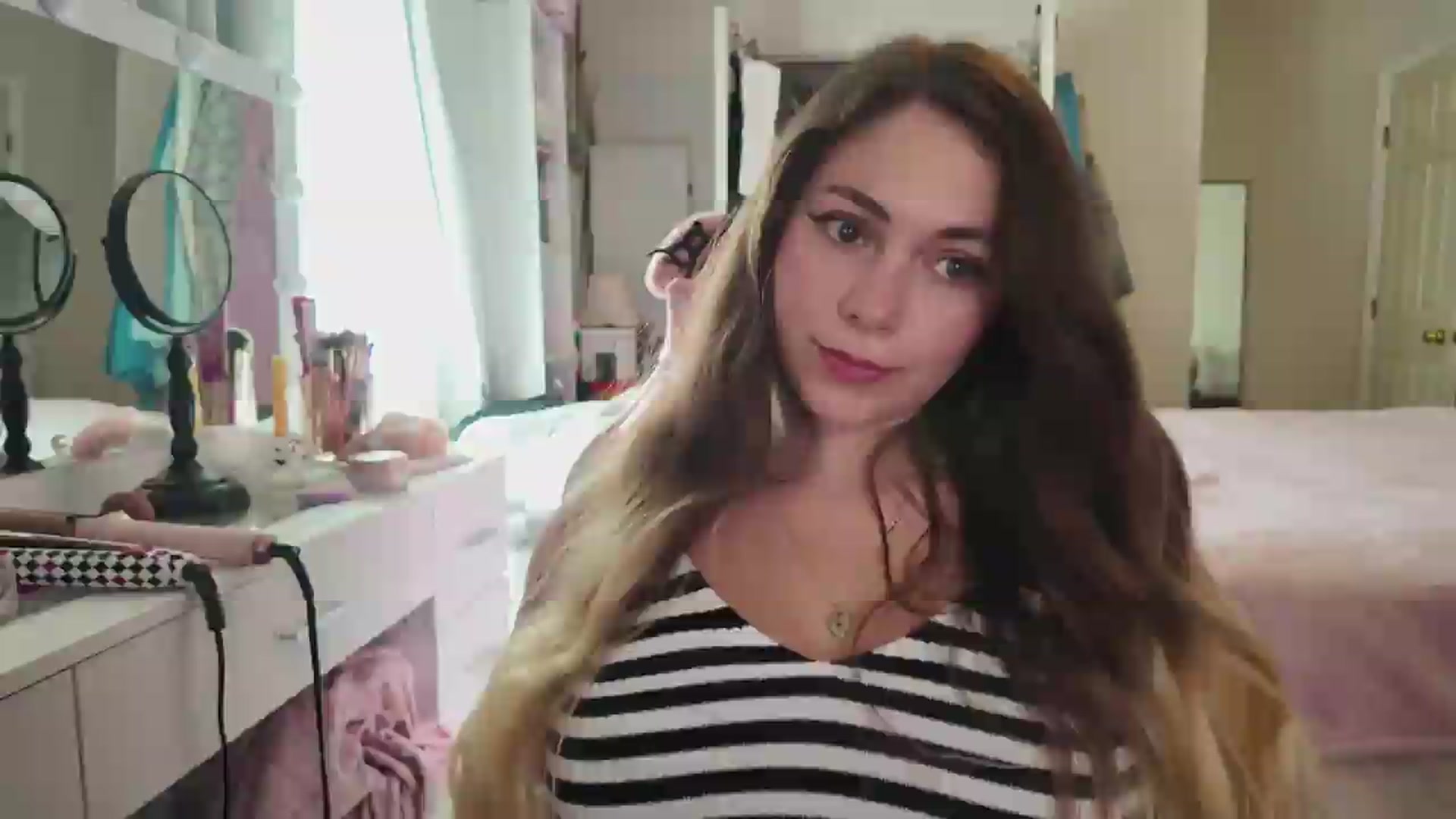 Gallery image thumbnail from lolypopbubble's myfreecams stream on, 08/11/2026, 20:53 image 20 of 20