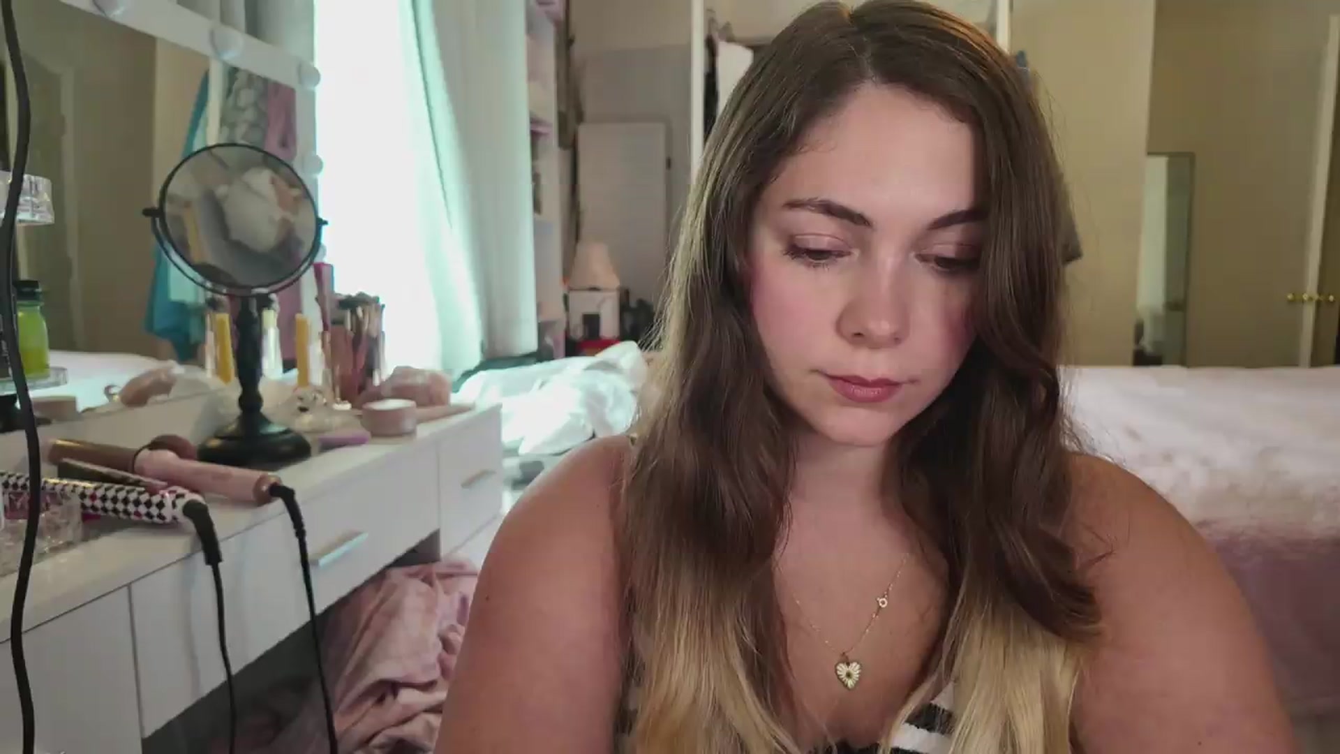 Gallery image thumbnail from lolypopbubble's myfreecams stream on, 08/11/2026, 20:53 image 2 of 20