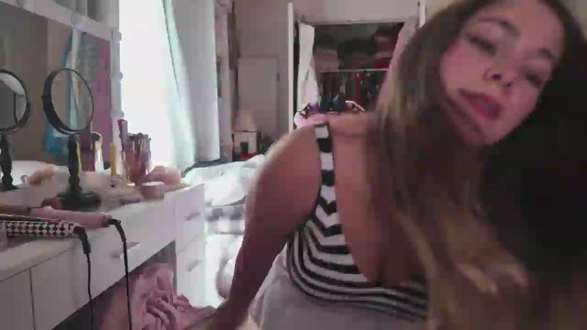 Gallery image thumbnail from lolypopbubble's myfreecams stream on, 08/11/2026, 20:53 image 17 of 20