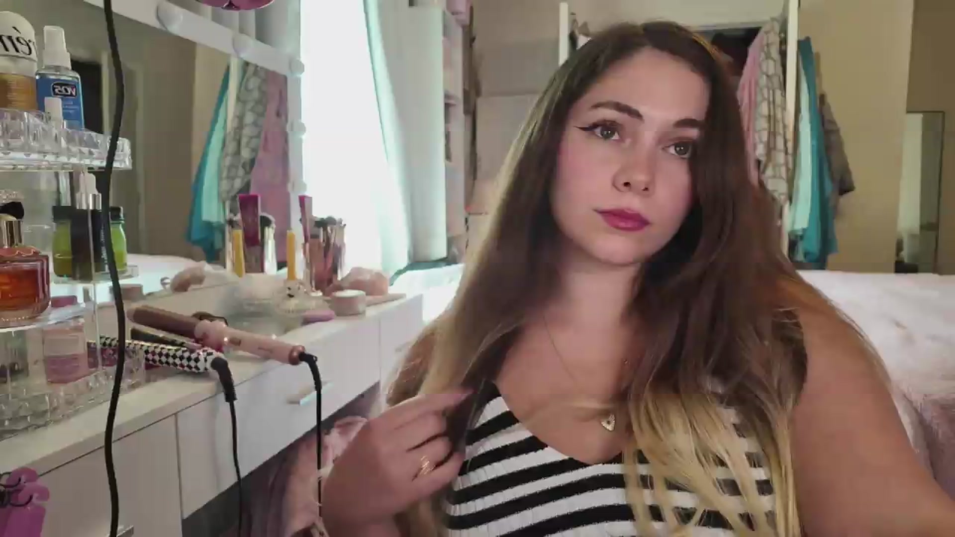 Gallery image thumbnail from lolypopbubble's myfreecams stream on, 08/11/2026, 20:53 image 5 of 20