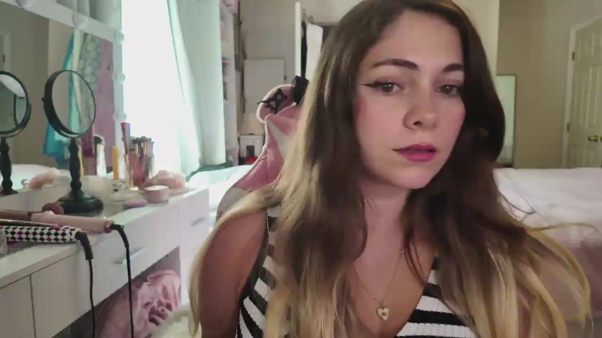 Gallery image thumbnail from lolypopbubble's myfreecams stream on, 08/11/2026, 20:53 image 16 of 20