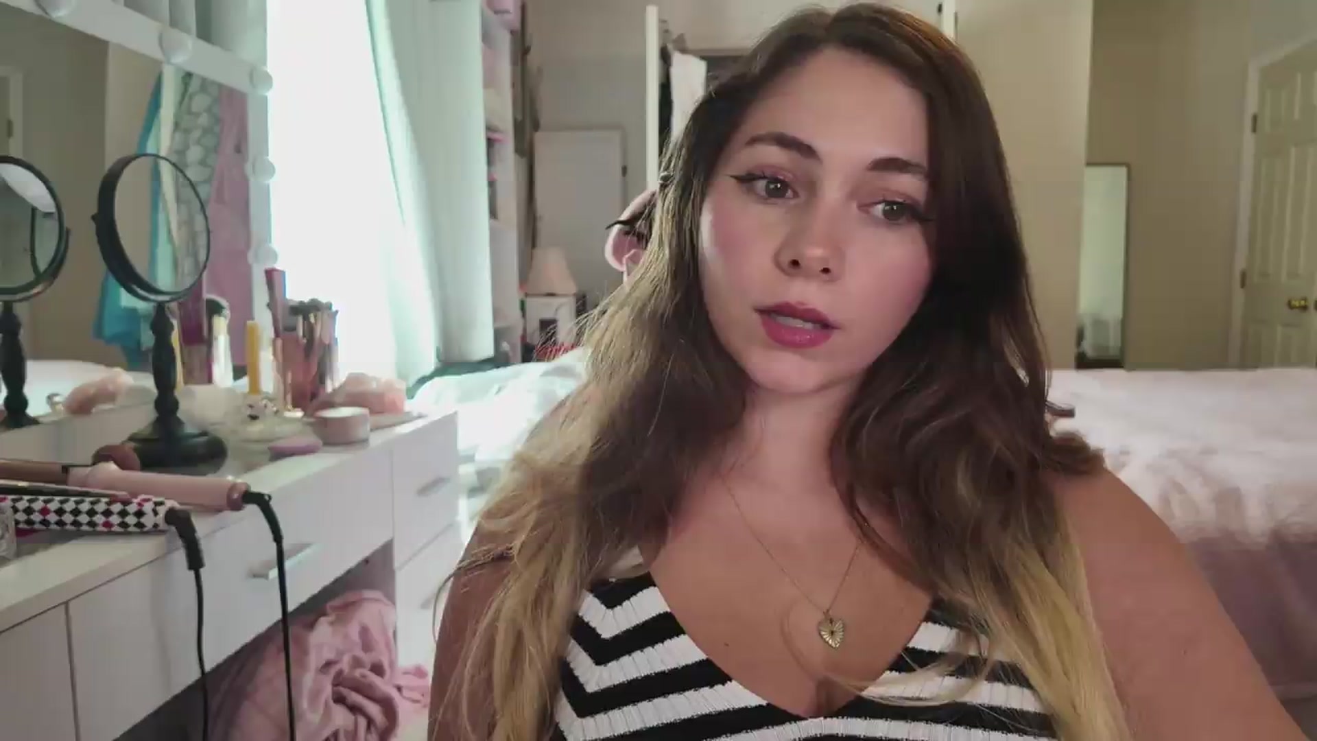 Gallery image thumbnail from lolypopbubble's myfreecams stream on, 08/11/2026, 20:53 image 14 of 20