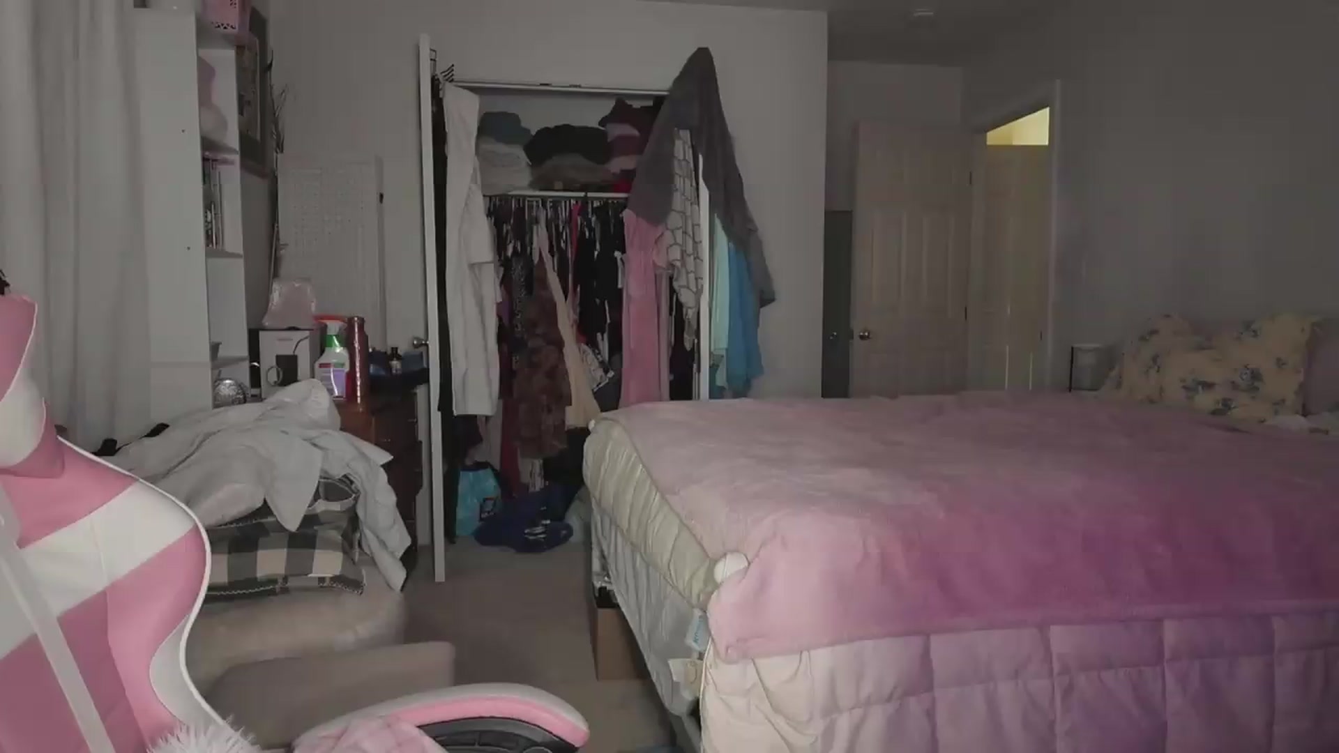 Gallery image thumbnail from lolypopbubble's myfreecams stream on, 08/13/2026, 03:09 image 11 of 20