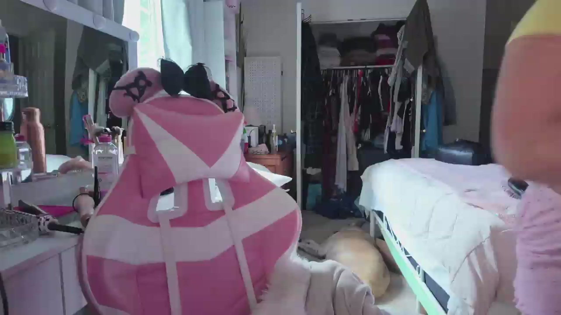 Gallery image thumbnail from lolypopbubble's myfreecams stream on, 08/19/2026, 20:19 image 17 of 20