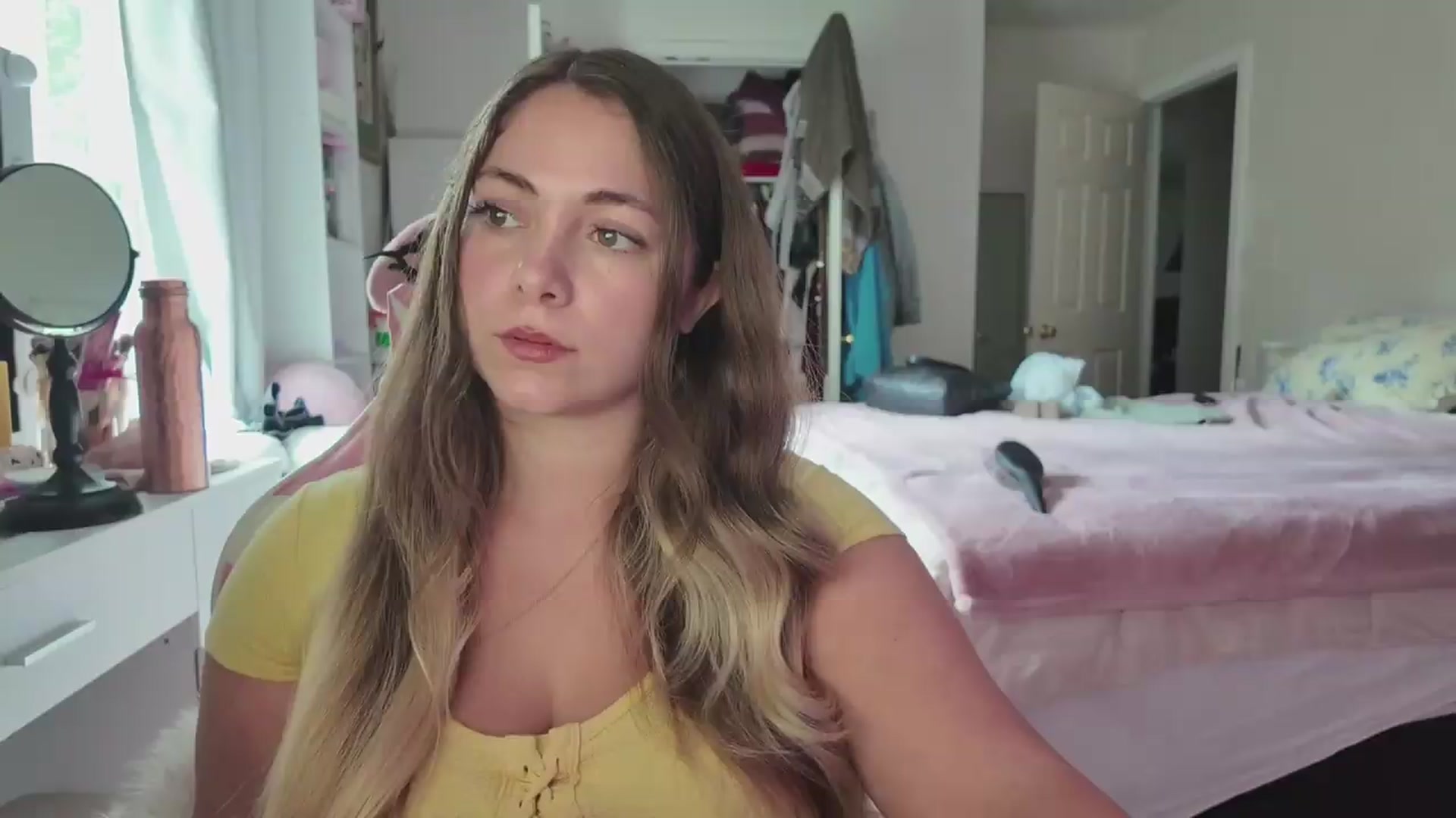 Gallery image thumbnail from lolypopbubble's myfreecams stream on, 08/19/2026, 20:19 image 6 of 20