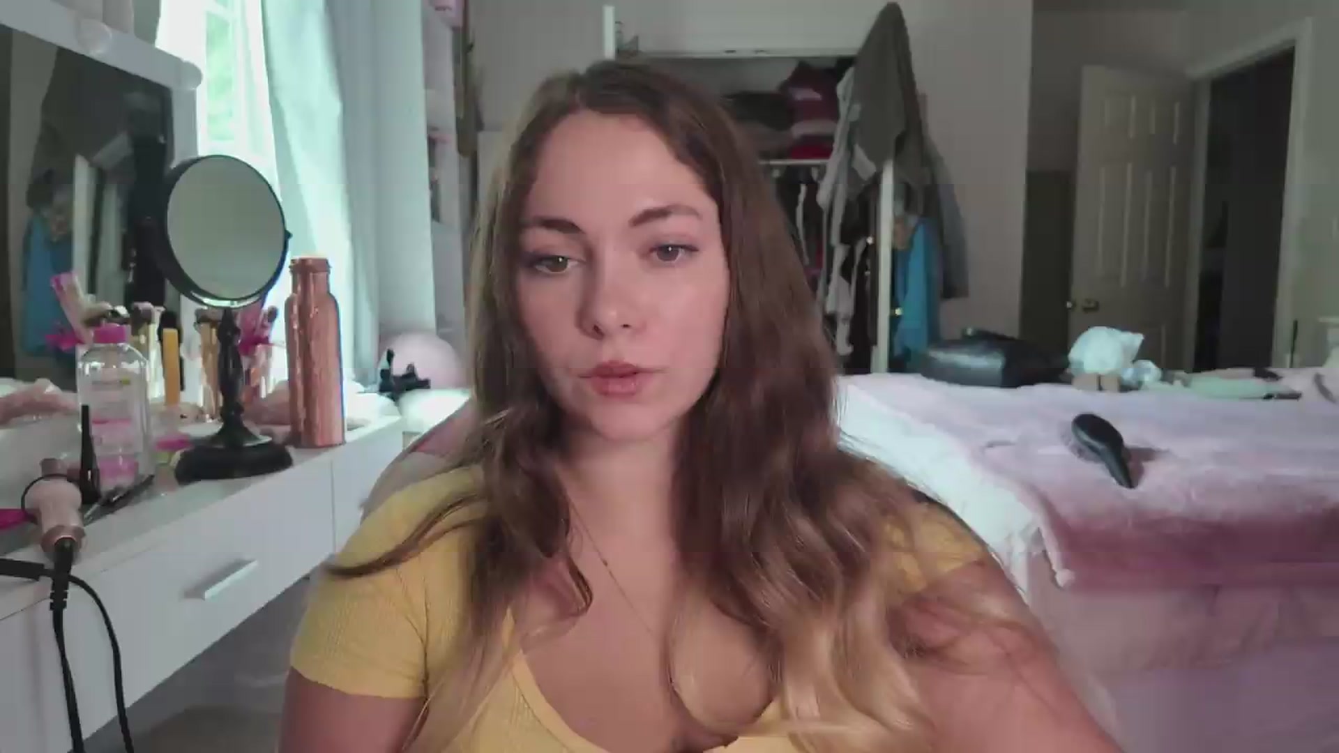 Gallery image thumbnail from lolypopbubble's myfreecams stream on, 08/19/2026, 20:19 image 19 of 20