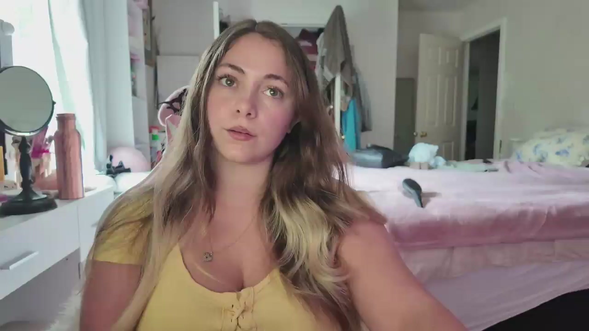 Gallery image thumbnail from lolypopbubble's myfreecams stream on, 08/19/2026, 20:19 image 7 of 20