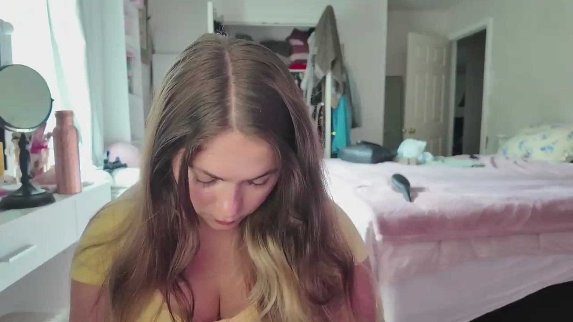 Gallery image thumbnail from lolypopbubble's myfreecams stream on, 08/19/2026, 20:19 image 8 of 20