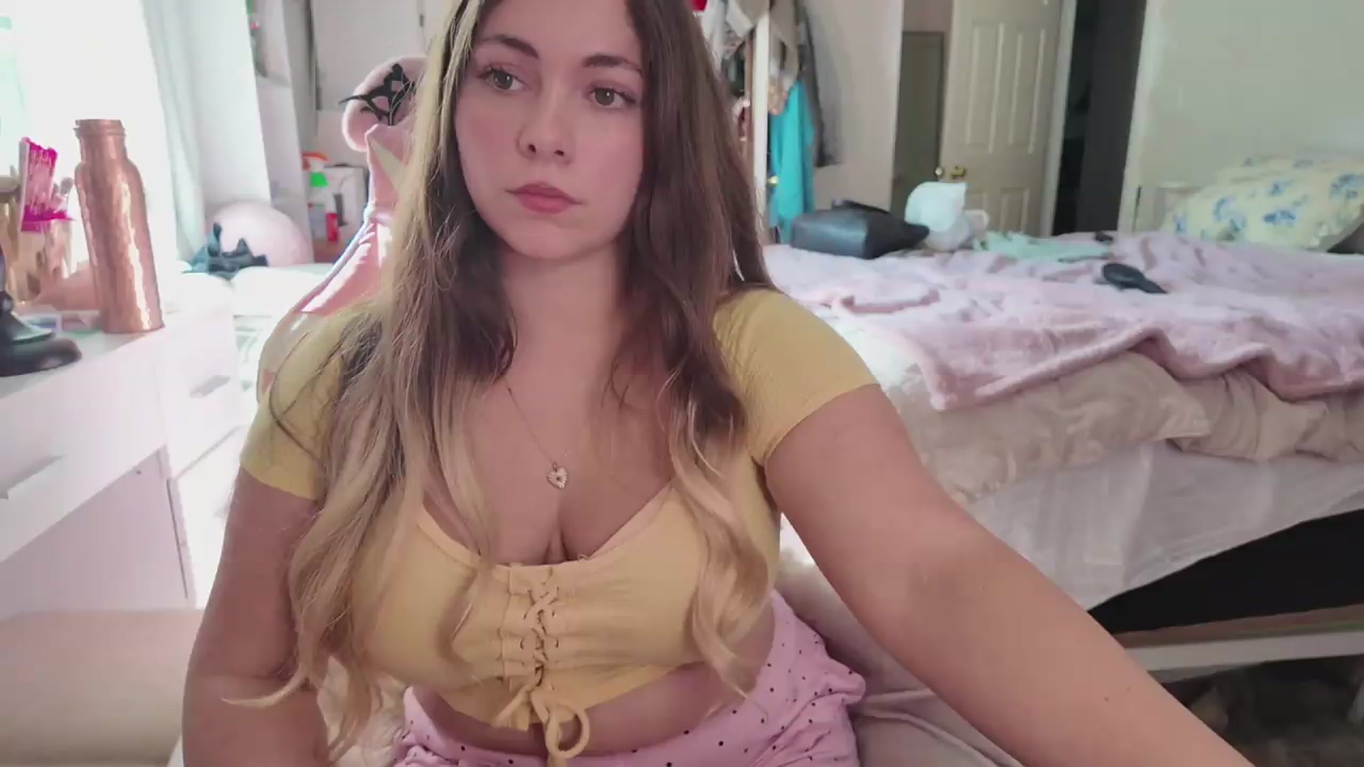 Gallery image thumbnail from lolypopbubble's myfreecams stream on, 08/19/2026, 21:20 image 1 of 20