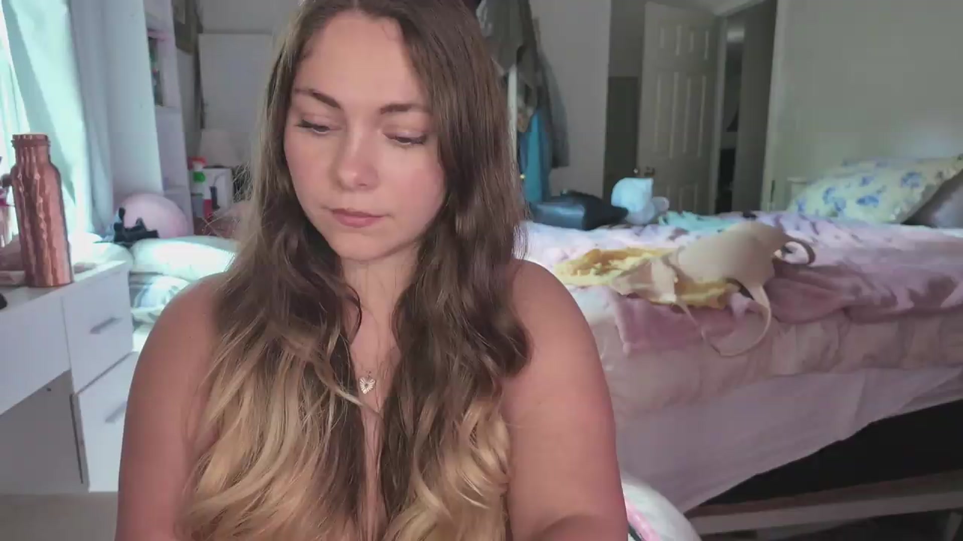 Gallery image thumbnail from lolypopbubble's myfreecams stream on, 08/19/2026, 21:20 image 20 of 20