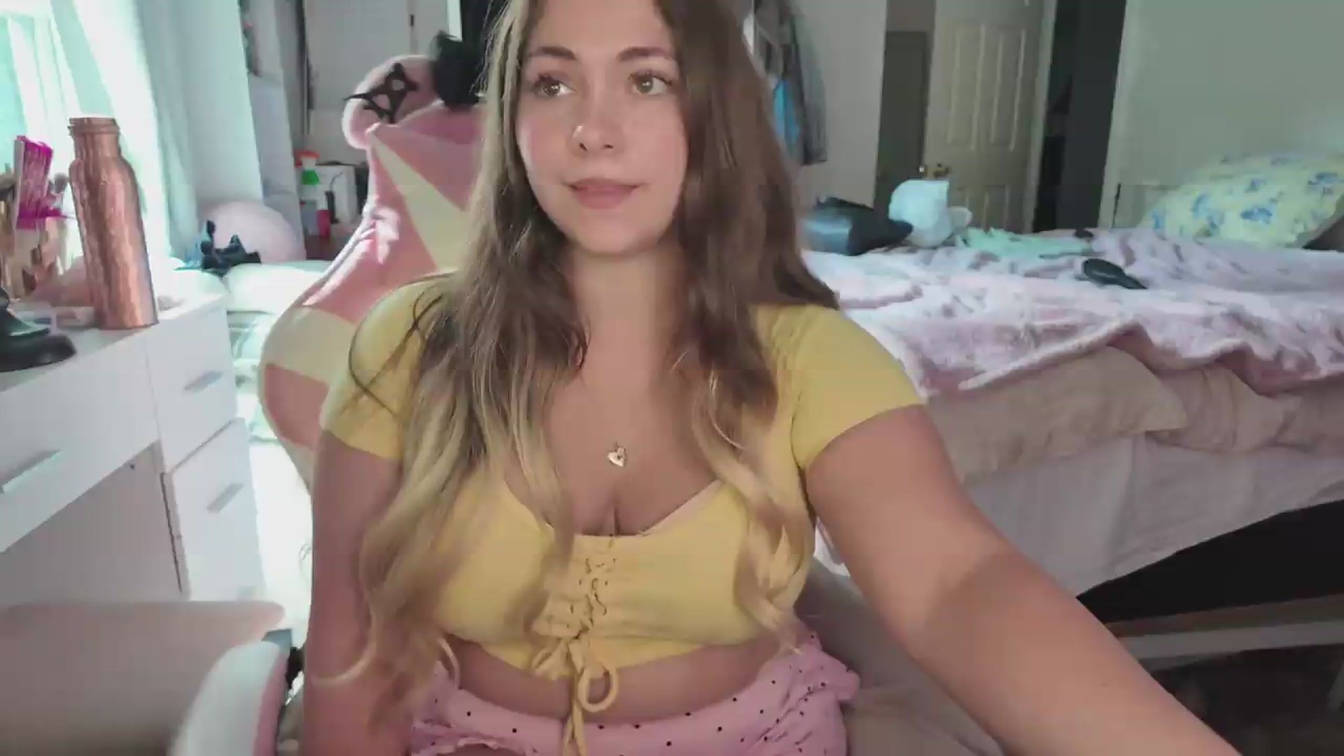 Gallery image thumbnail from lolypopbubble's myfreecams stream on, 08/19/2026, 21:20 image 2 of 20