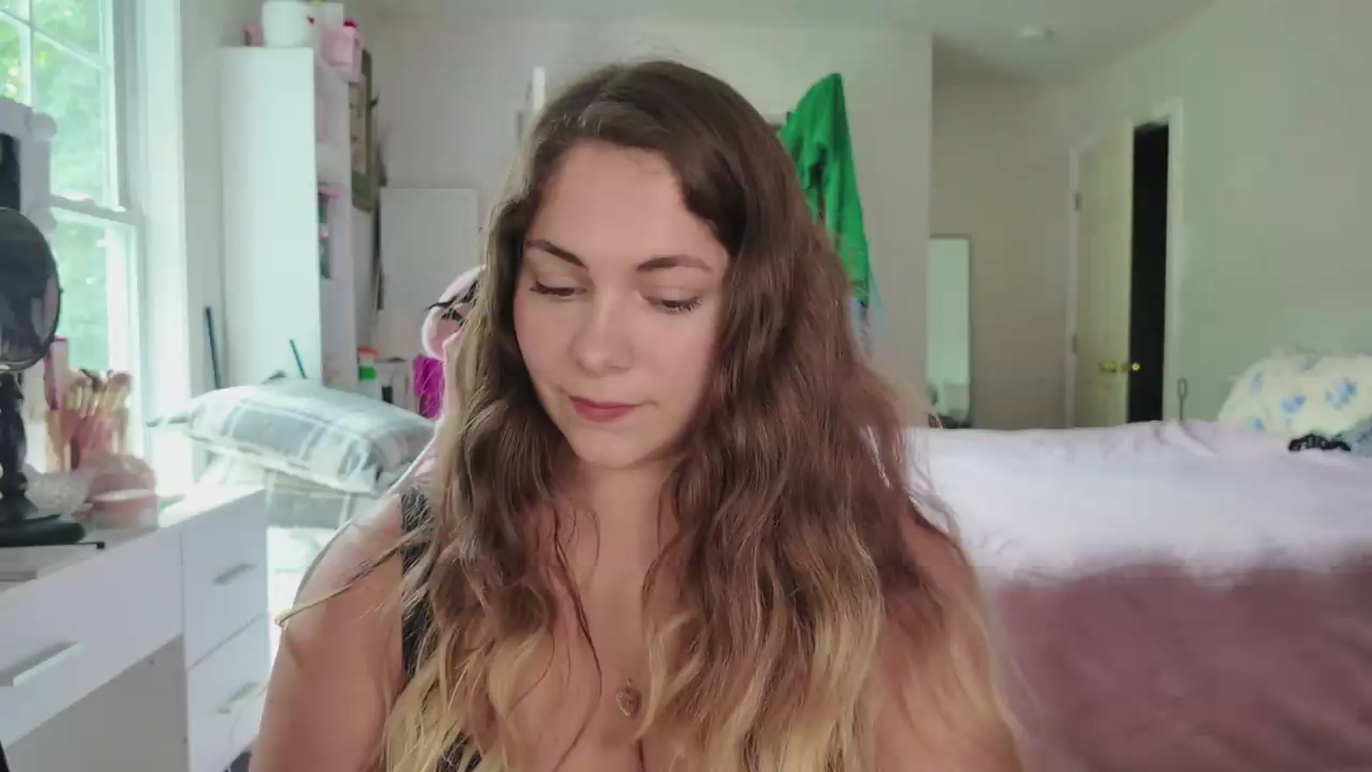 Gallery image thumbnail from lolypopbubble's myfreecams stream on, 08/26/2026, 21:10 image 2 of 20