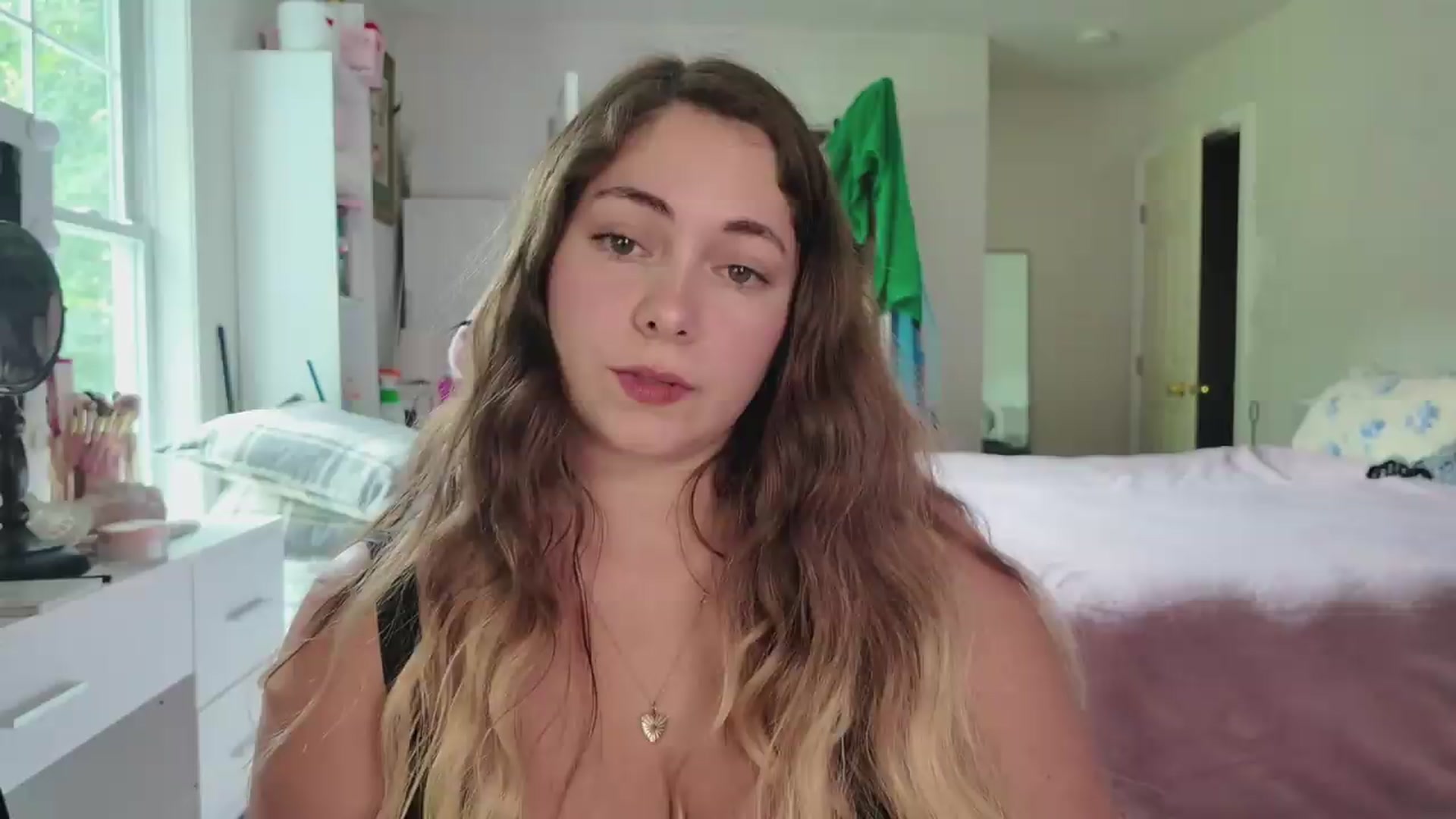 Gallery image thumbnail from lolypopbubble's myfreecams stream on, 08/26/2026, 21:10 image 1 of 20