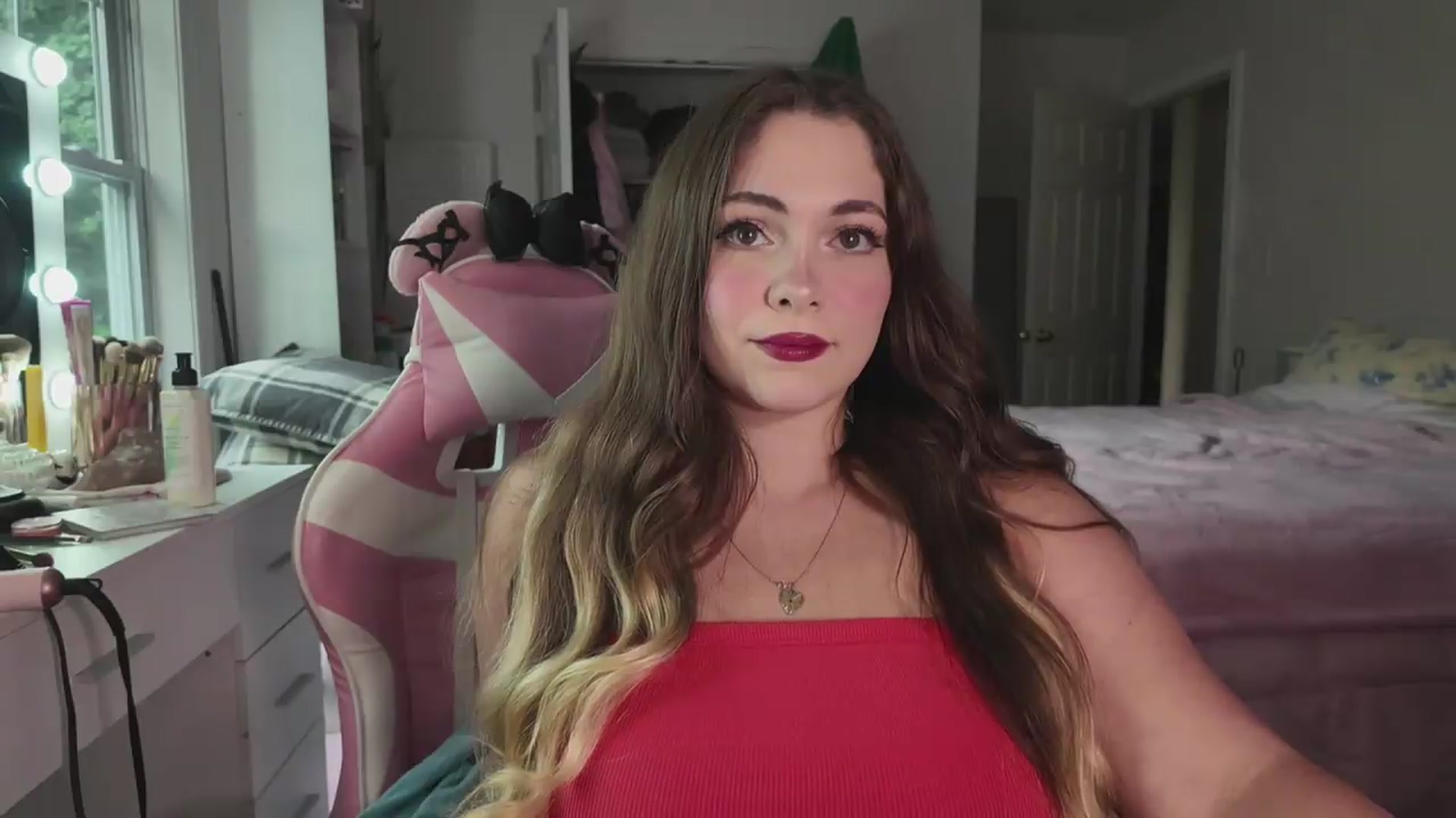 Gallery image thumbnail from lolypopbubble's myfreecams stream on, 08/27/2026, 21:13 image 11 of 20