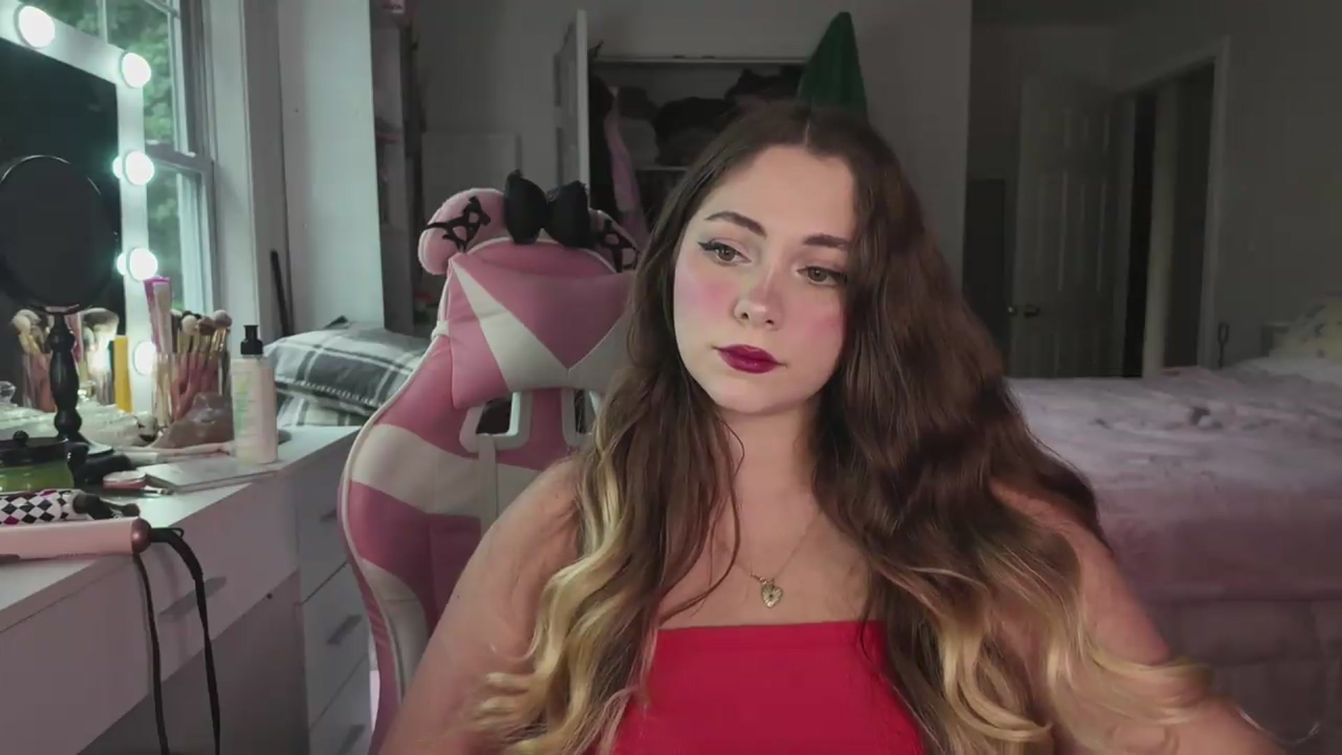 Gallery image thumbnail from lolypopbubble's myfreecams stream on, 08/27/2026, 21:13 image 13 of 20