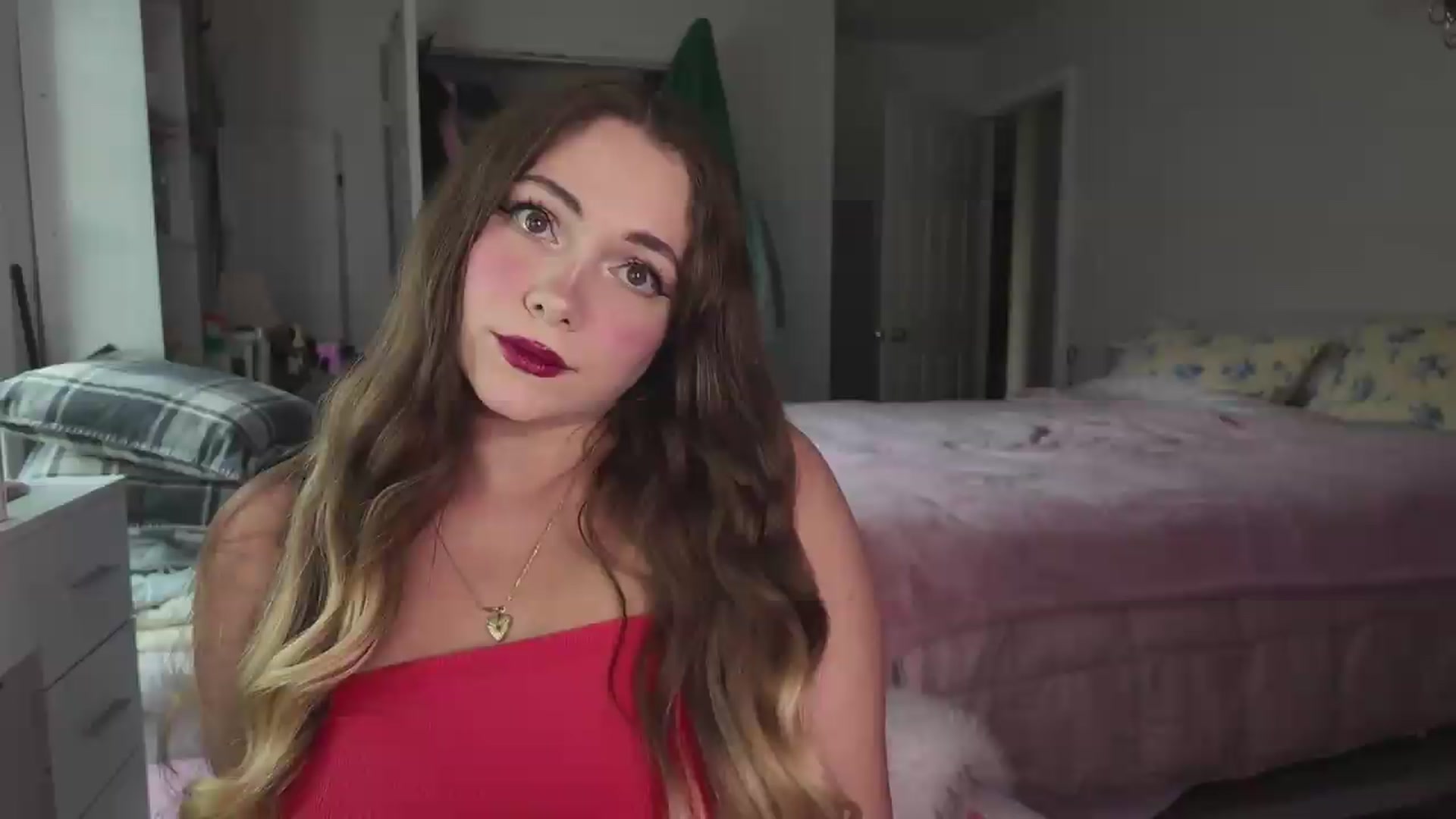 Gallery image thumbnail from lolypopbubble's myfreecams stream on, 08/27/2026, 21:13 image 10 of 20