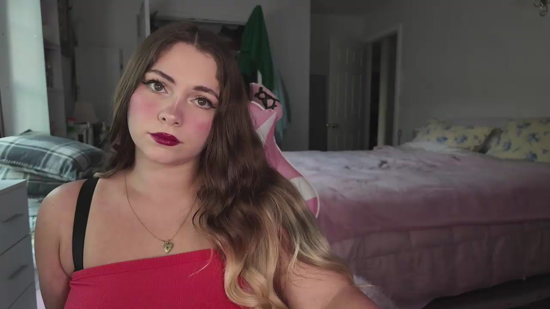 Gallery image thumbnail from lolypopbubble's myfreecams stream on, 08/27/2026, 21:13 image 5 of 20