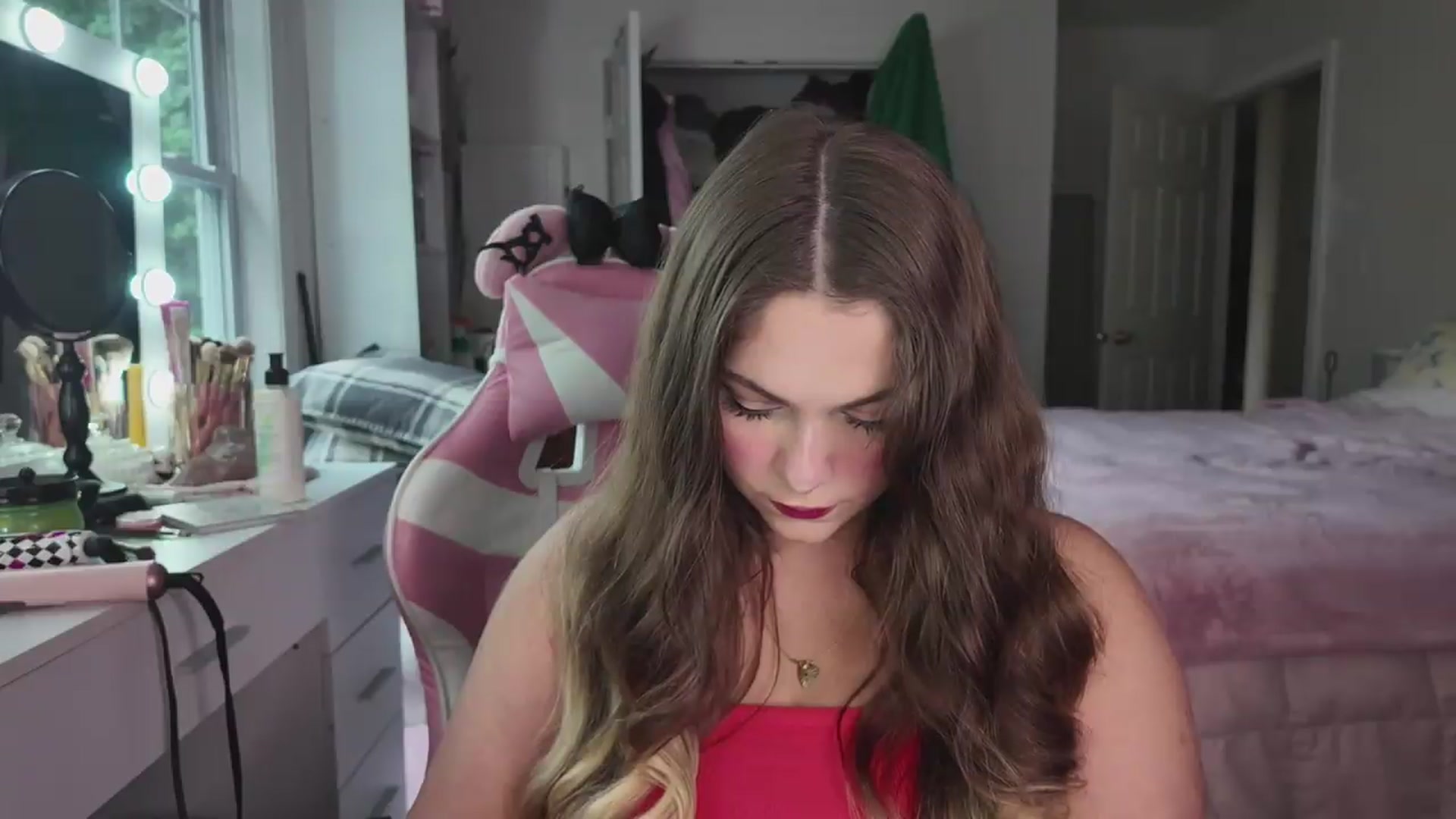 Gallery image thumbnail from lolypopbubble's myfreecams stream on, 08/27/2026, 21:13 image 15 of 20