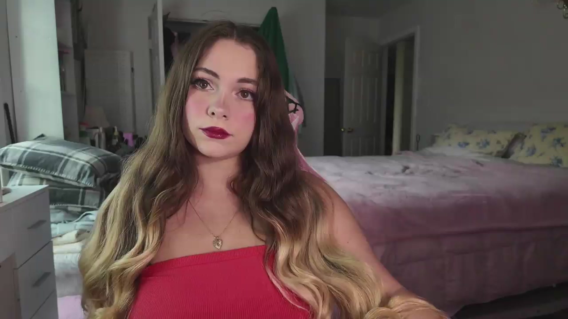 Gallery image thumbnail from lolypopbubble's myfreecams stream on, 08/27/2026, 21:13 image 9 of 20