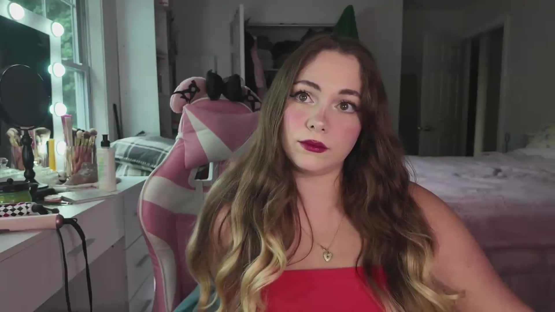 Gallery image thumbnail from lolypopbubble's myfreecams stream on, 08/27/2026, 21:13 image 14 of 20