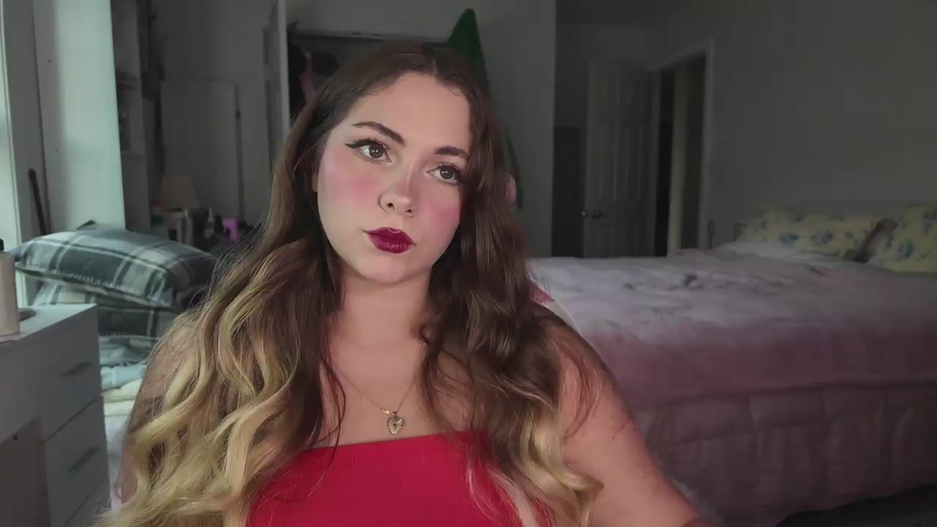 Gallery image thumbnail from lolypopbubble's myfreecams stream on, 08/27/2026, 21:13 image 7 of 20