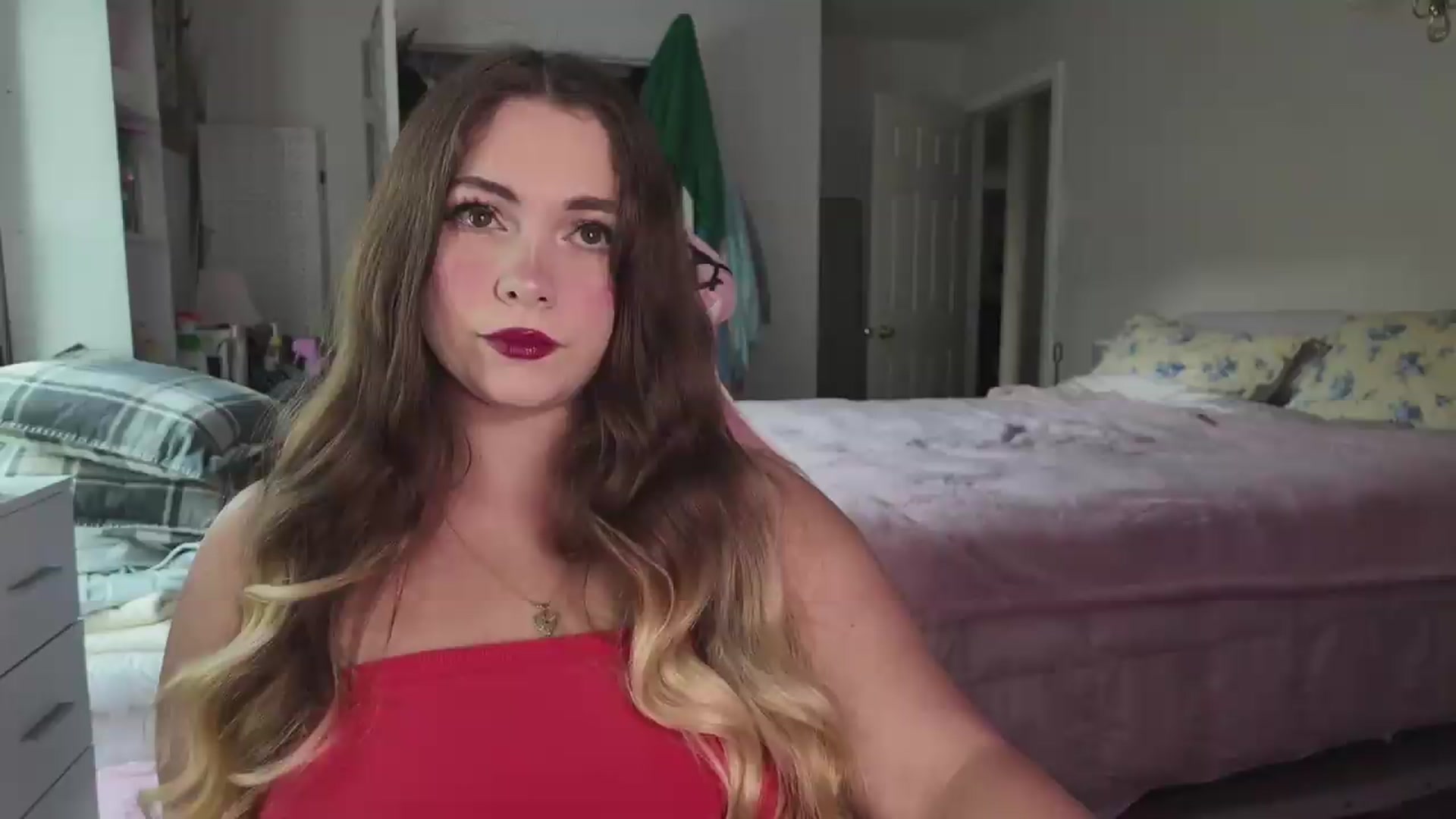 Gallery image thumbnail from lolypopbubble's myfreecams stream on, 08/27/2026, 21:13 image 1 of 20