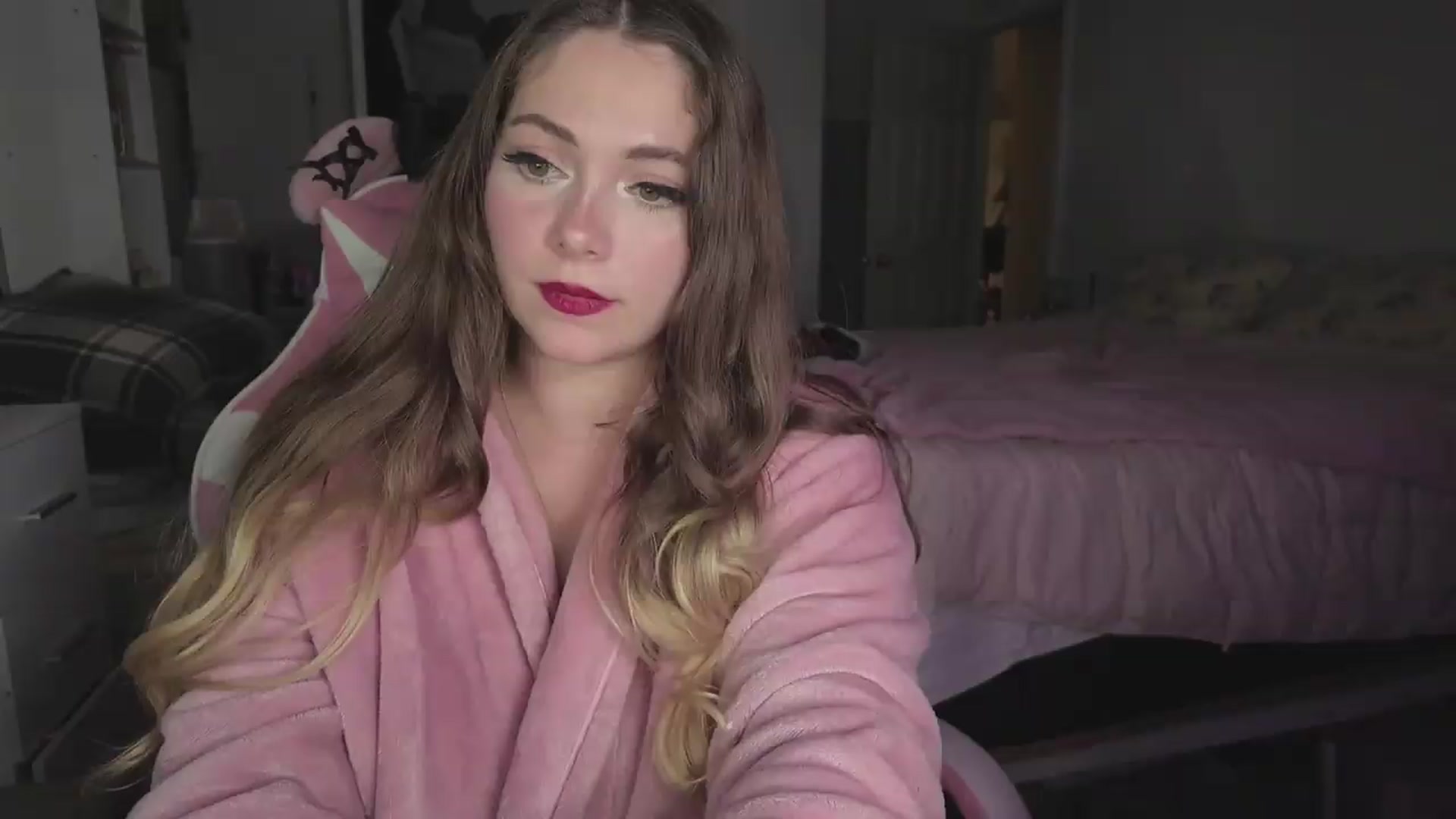 Gallery image thumbnail from lolypopbubble's myfreecams stream on, 08/30/2026, 05:57 image 19 of 20
