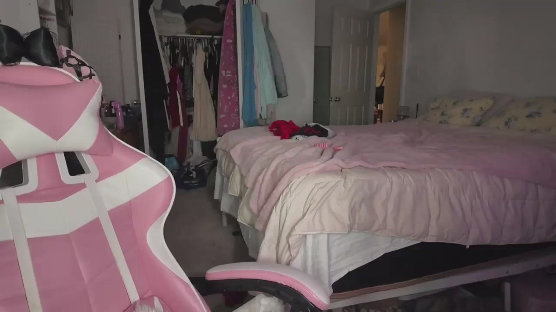 Gallery image thumbnail from lolypopbubble's myfreecams stream on, 08/30/2026, 05:57 image 17 of 20