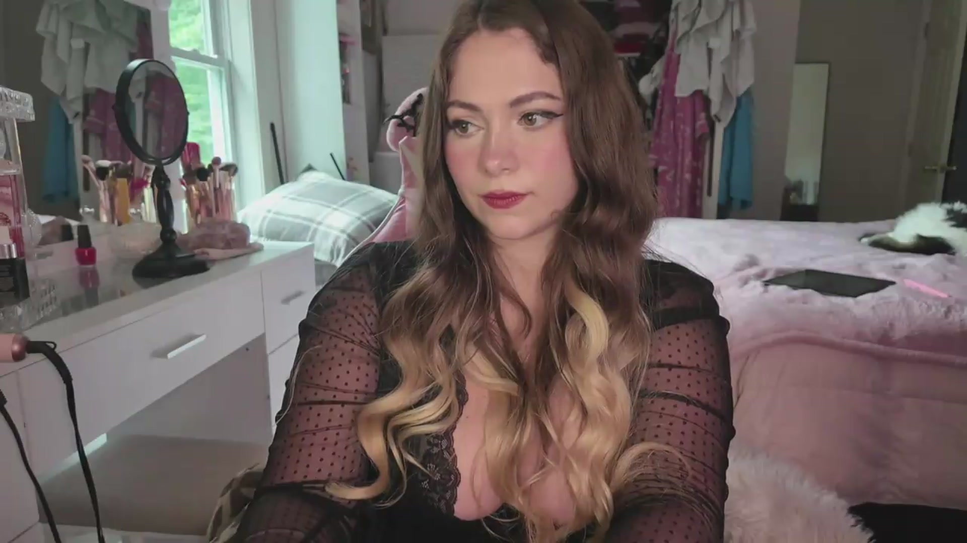 Gallery image thumbnail from lolypopbubble's myfreecams stream on, 08/31/2026, 20:46 image 17 of 20