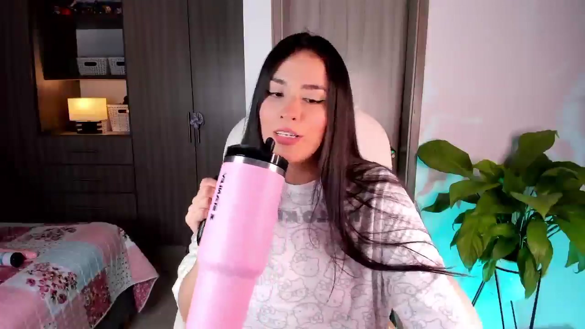 Gallery image thumbnail from lolyy_18's myfreecams stream on, 12/30/2025, 08:56 image 14 of 20