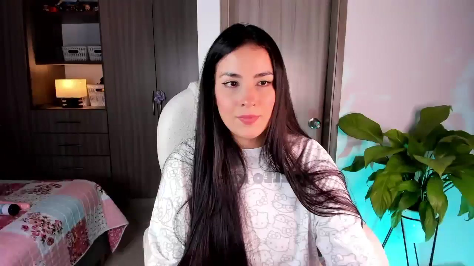 Gallery image thumbnail from lolyy_18's myfreecams stream on, 12/30/2025, 08:56 image 15 of 20