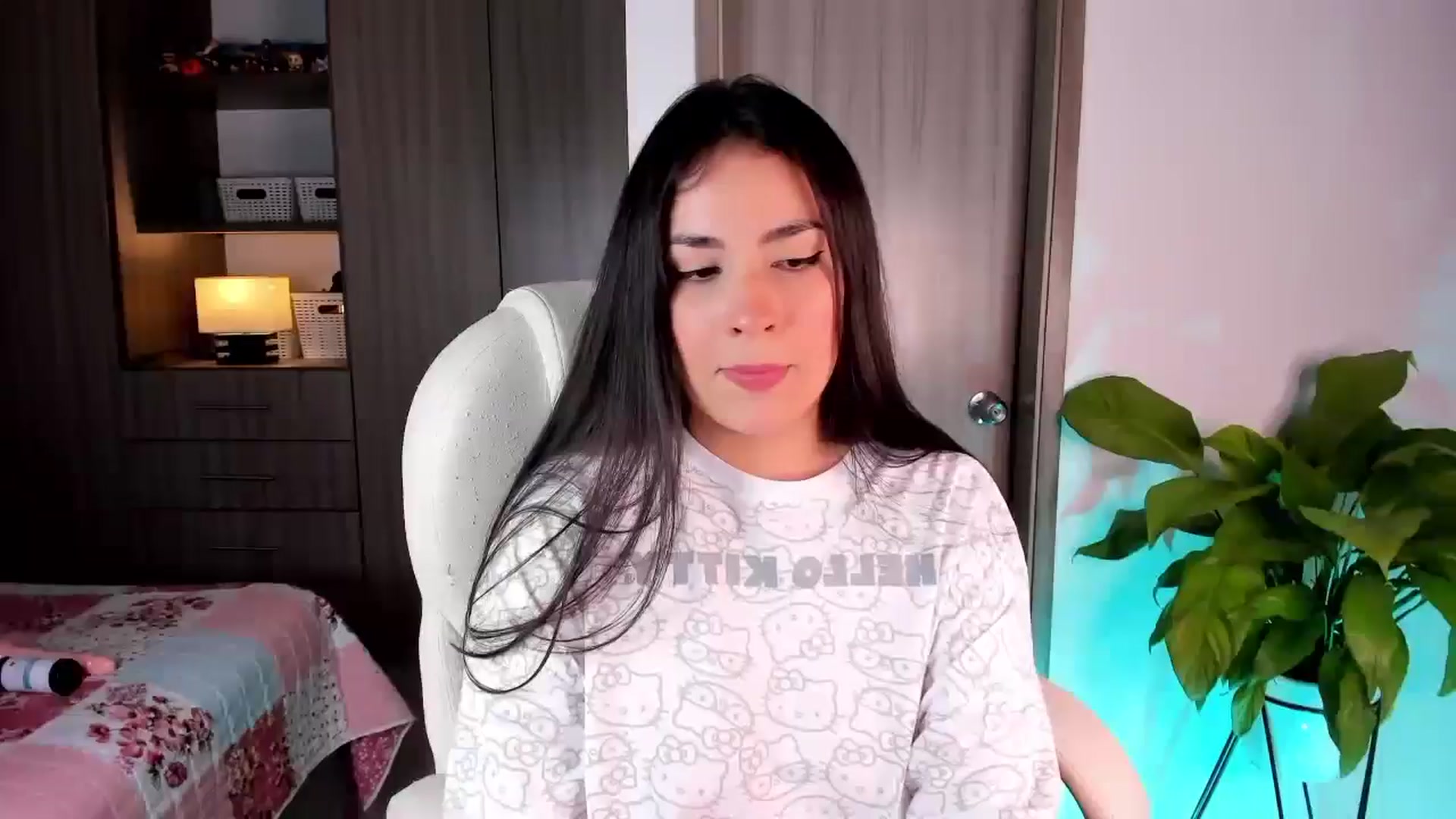 Gallery image thumbnail from lolyy_18's myfreecams stream on, 12/30/2025, 08:56 image 20 of 20