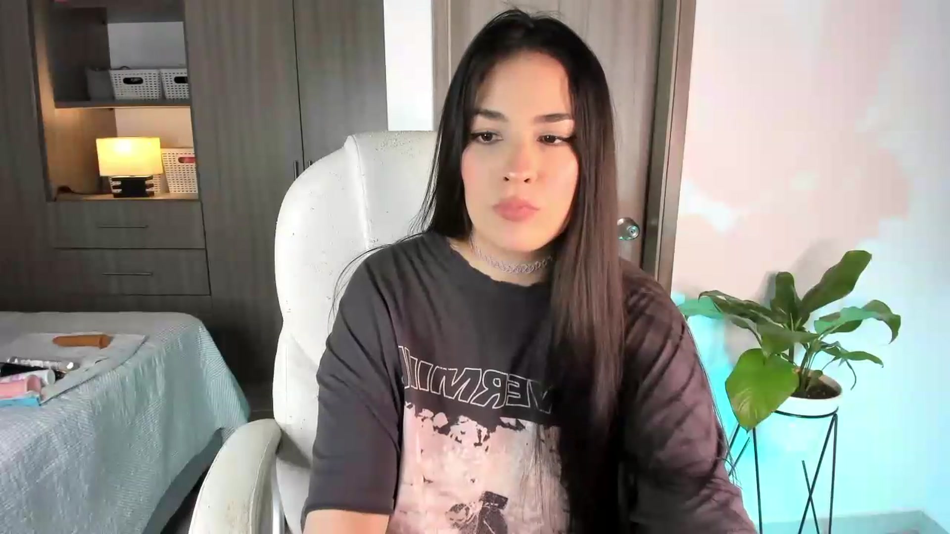 Gallery image thumbnail from lolyy_18's myfreecams stream on, 07/28/2026, 07:06 image 14 of 20