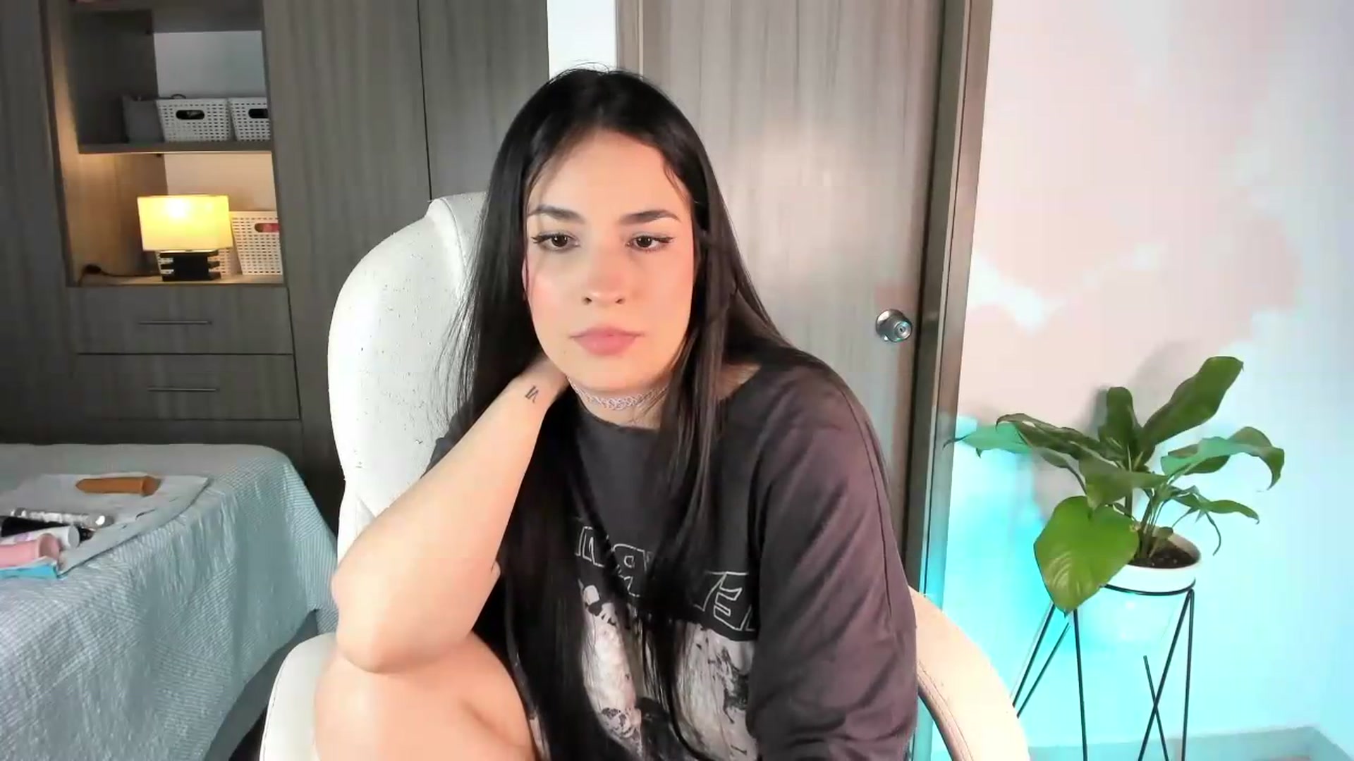 Gallery image thumbnail from lolyy_18's myfreecams stream on, 07/28/2026, 07:06 image 19 of 20