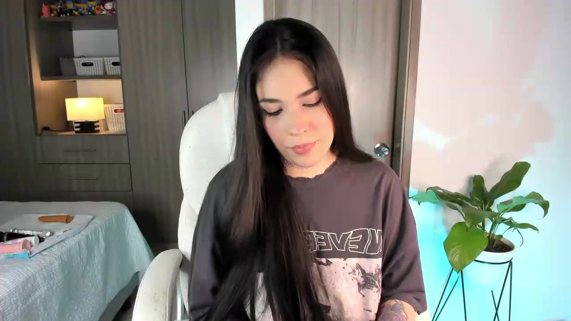 Gallery image thumbnail from lolyy_18's myfreecams stream on, 07/28/2026, 07:06 image 11 of 20