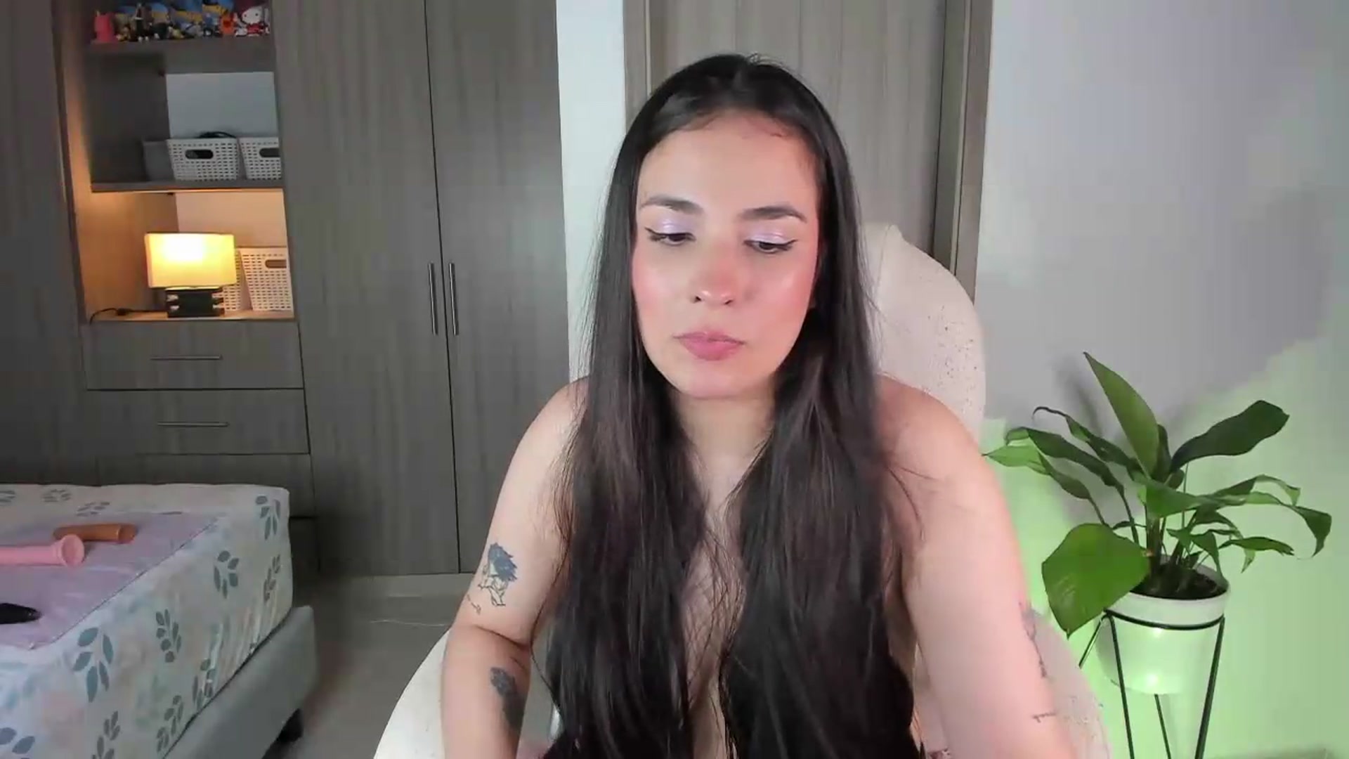 Gallery image thumbnail from lolyy_18's myfreecams stream on, 08/16/2026, 10:16 image 15 of 20