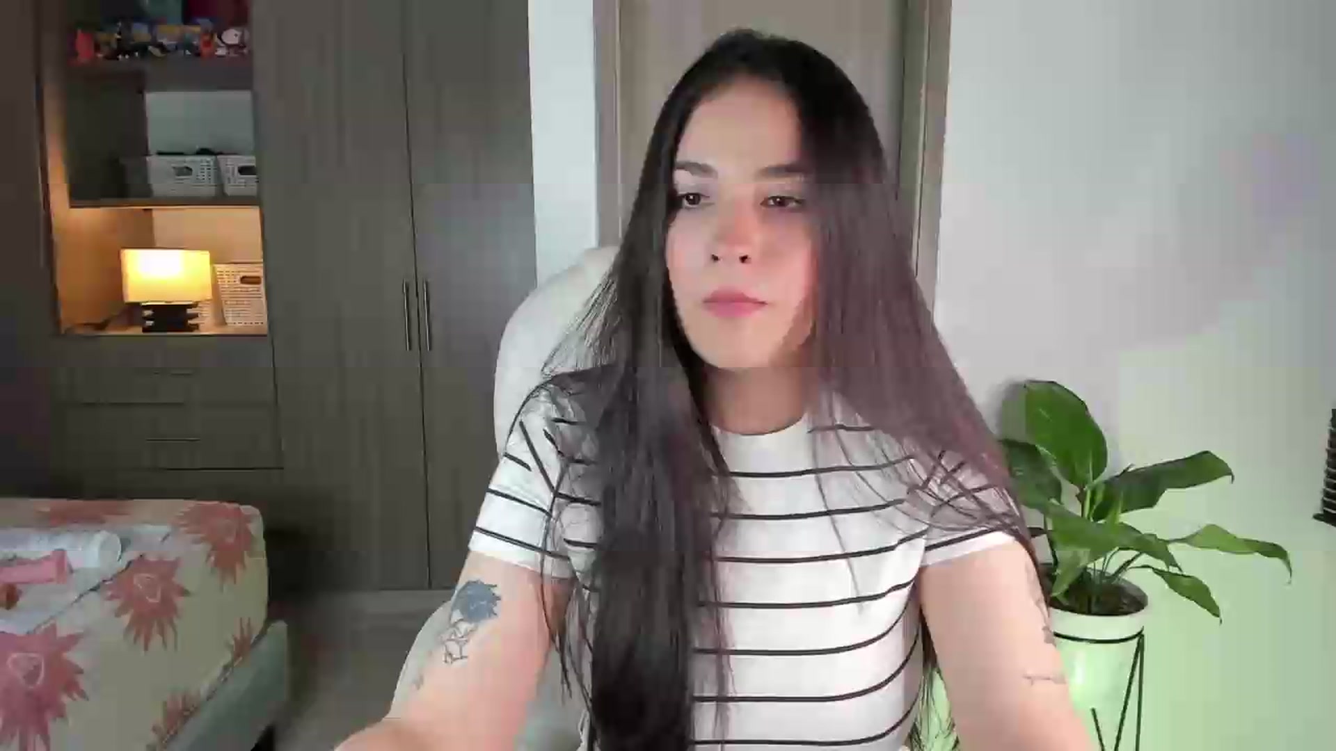 Gallery image thumbnail from lolyy_18's myfreecams stream on, 08/25/2026, 08:35 image 18 of 20