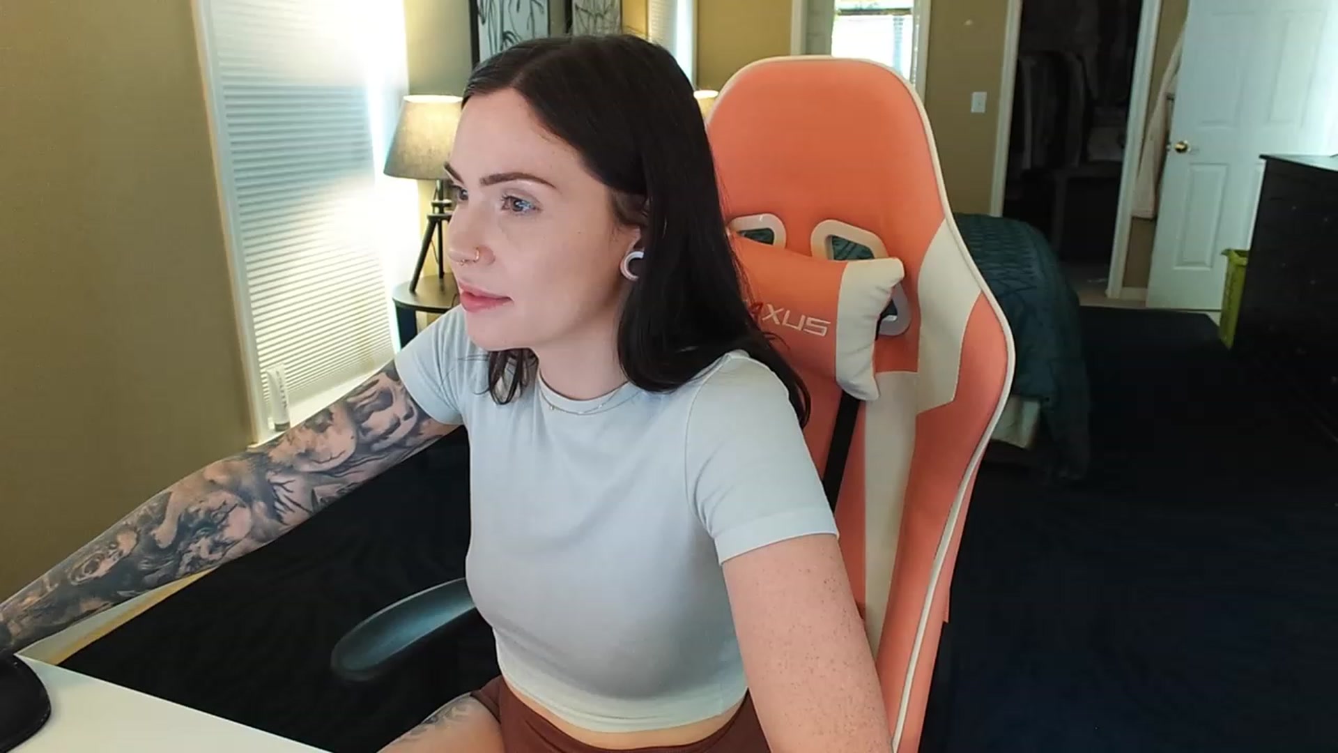 Gallery image thumbnail from london_ellise's myfreecams stream on, 06/19/2023, 18:42 image 4 of 20